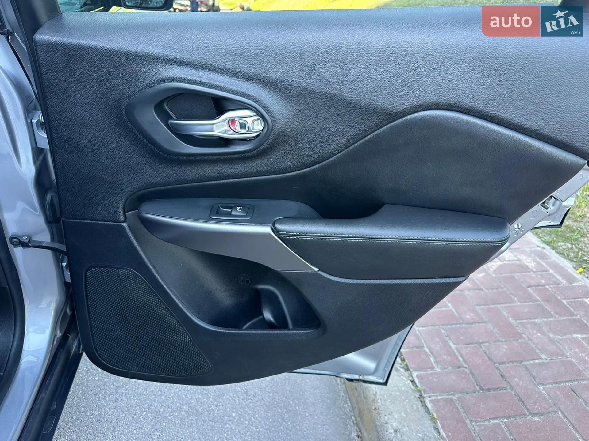 2019 Jeep Cherokee - мініатюра 24