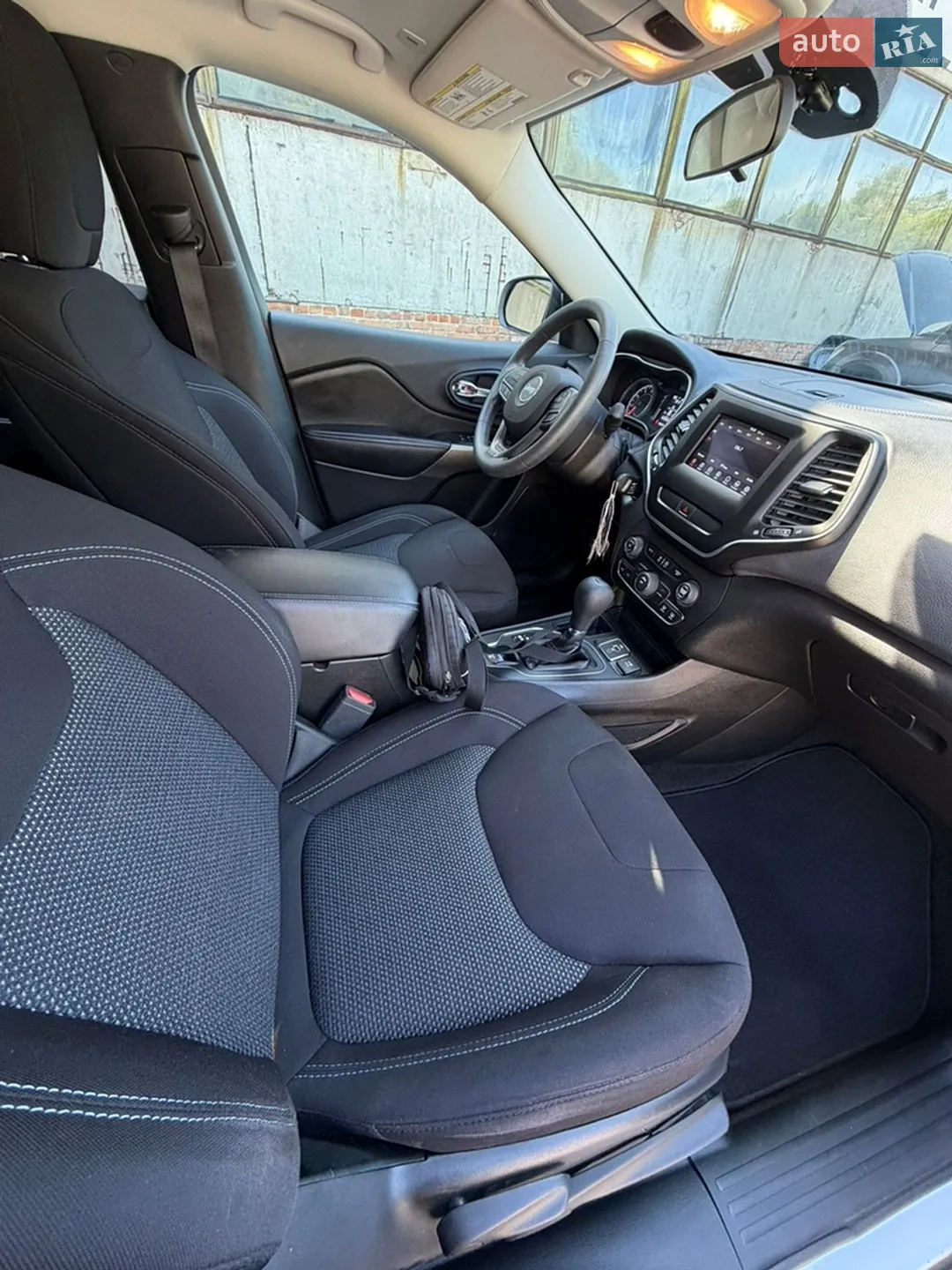 2019 Jeep Cherokee - мініатюра 74