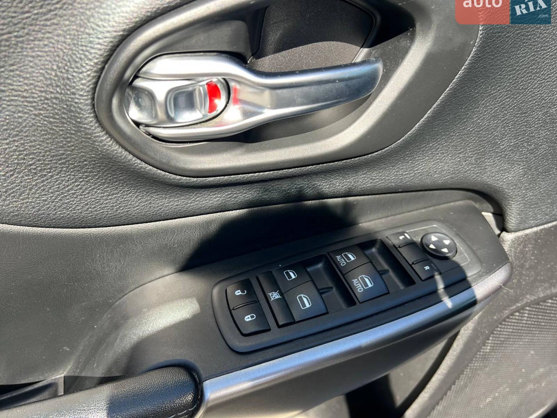 2019 Jeep Cherokee - мініатюра 17