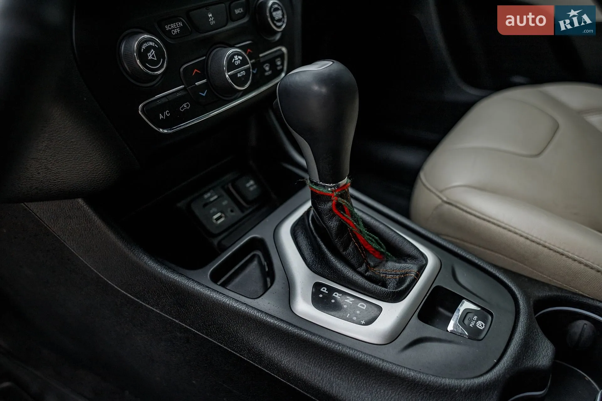 2017 Jeep Cherokee - мініатюра 28