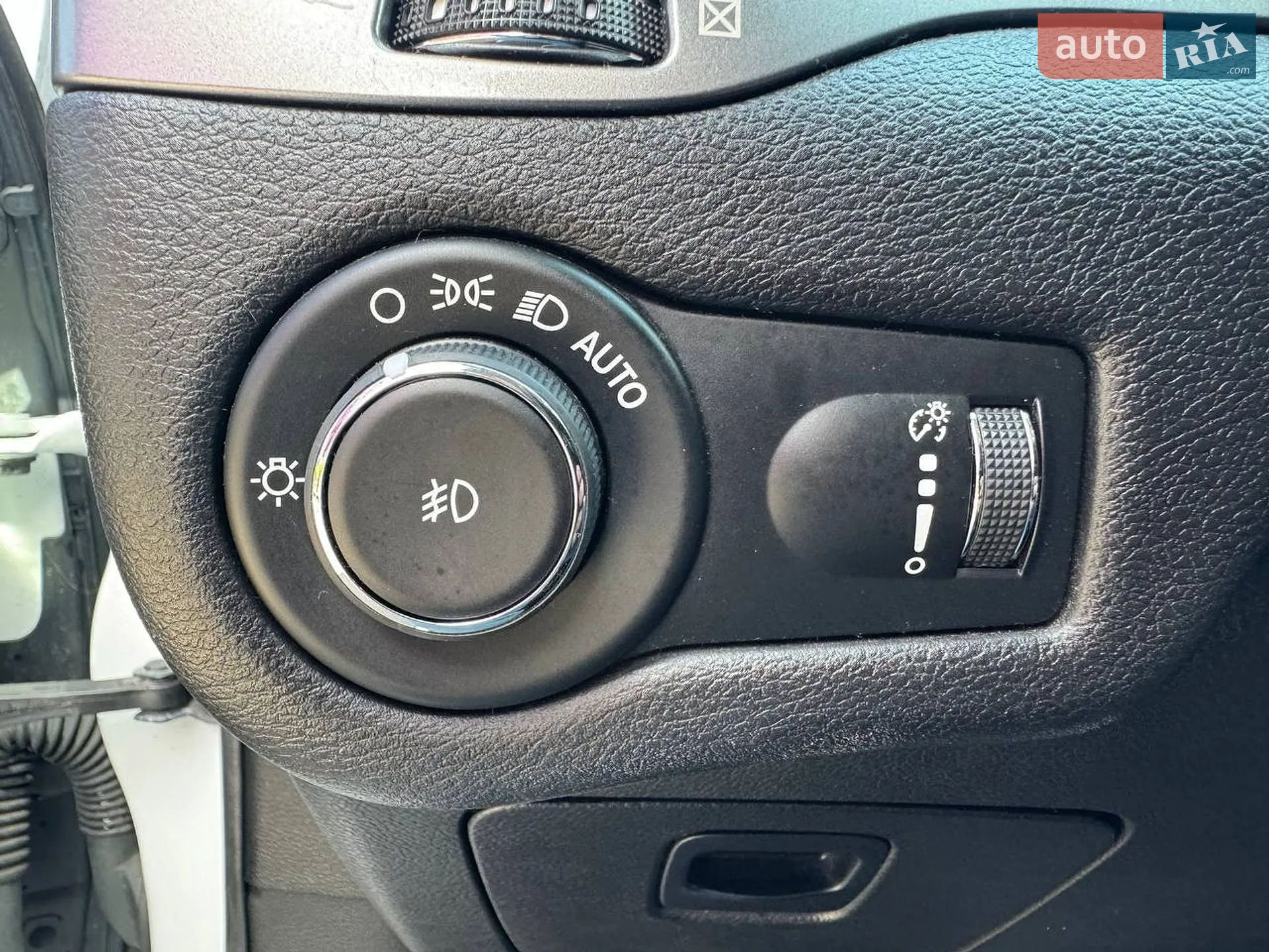 2019 Jeep Cherokee - мініатюра 16