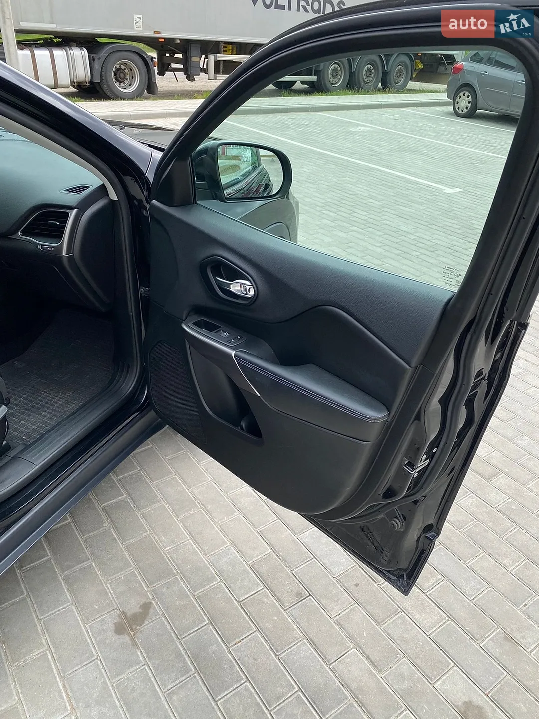 2019 Jeep Cherokee - мініатюра 31