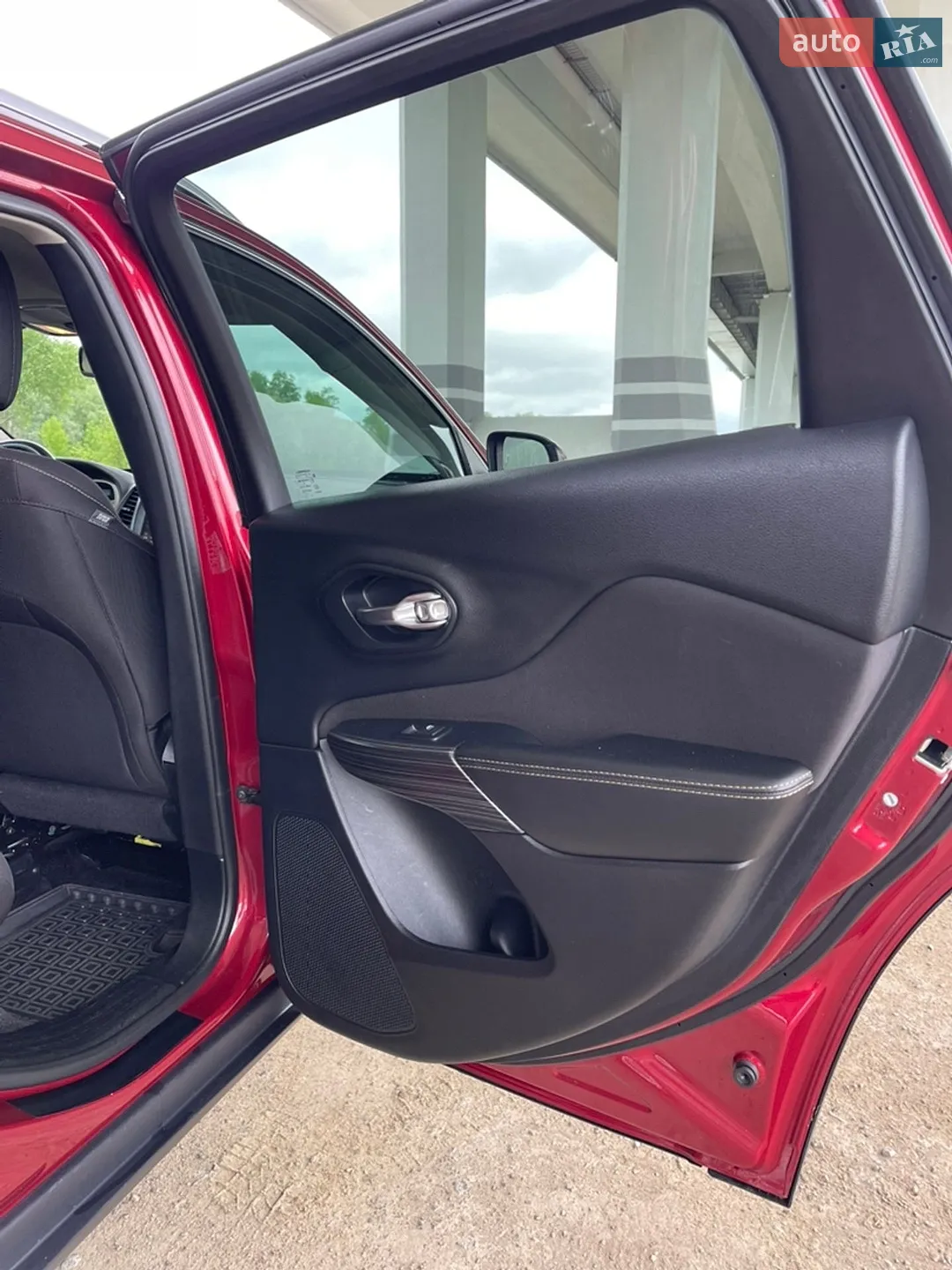 2016 Jeep Cherokee - мініатюра 28