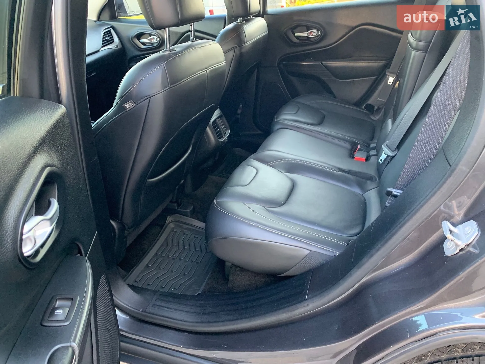 2015 Jeep Cherokee - мініатюра 29