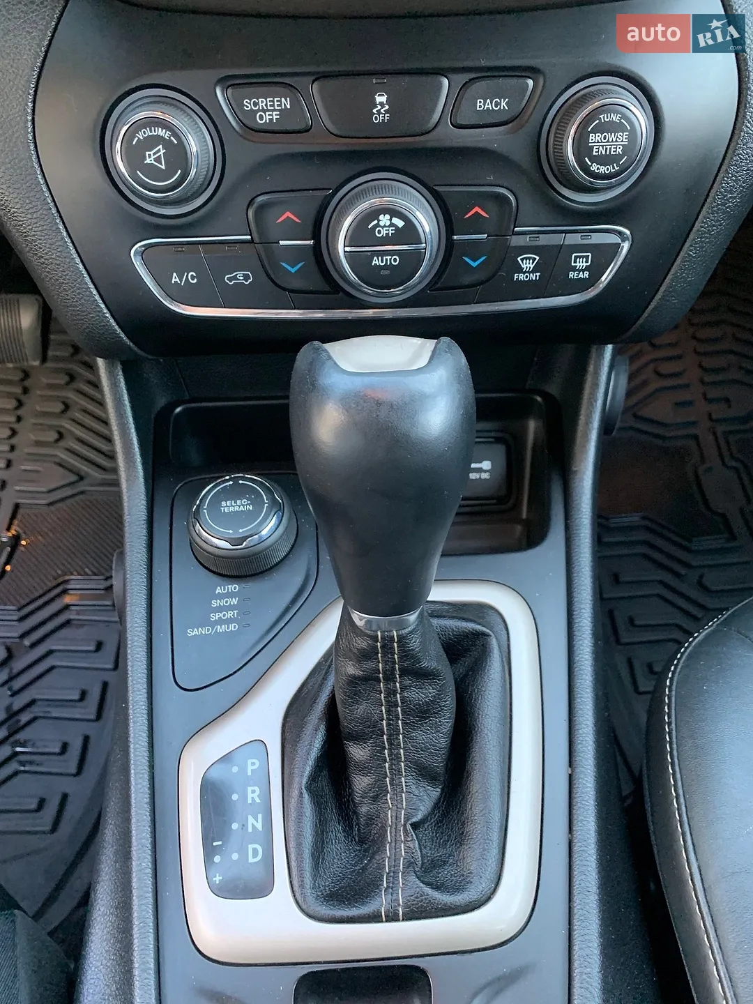 2015 Jeep Cherokee - мініатюра 40