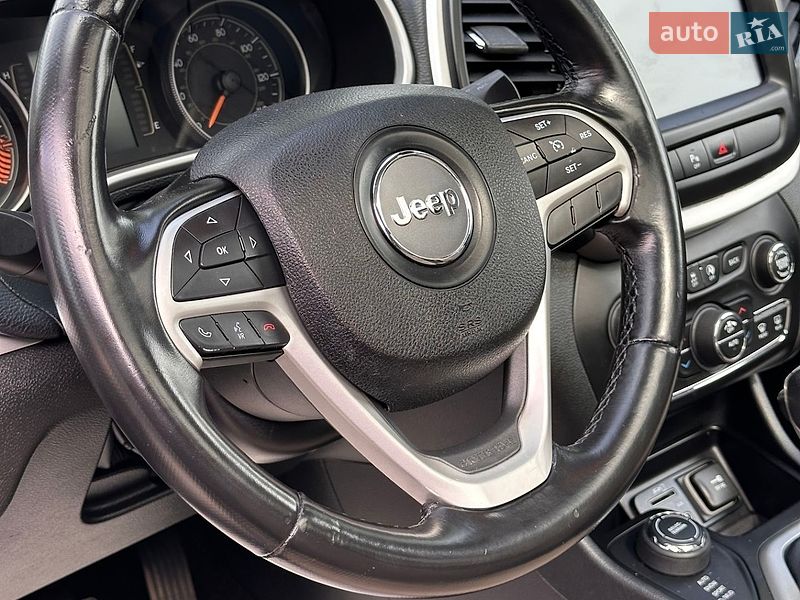 Внедорожник / Кроссовер Jeep Cherokee 2015 в Смеле