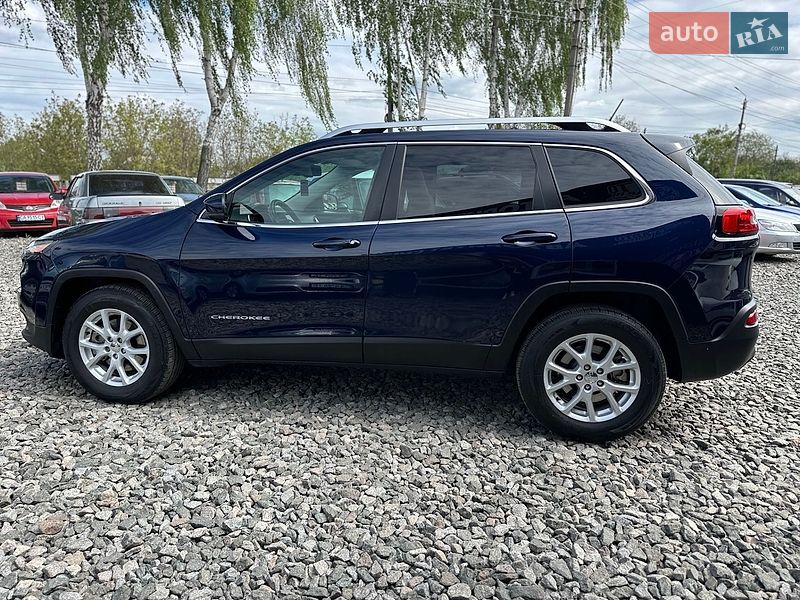 Внедорожник / Кроссовер Jeep Cherokee 2015 в Смеле
