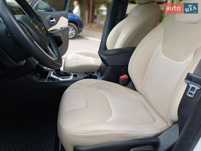 Внедорожник / Кроссовер Jeep Cherokee 2017 в Дрогобыче