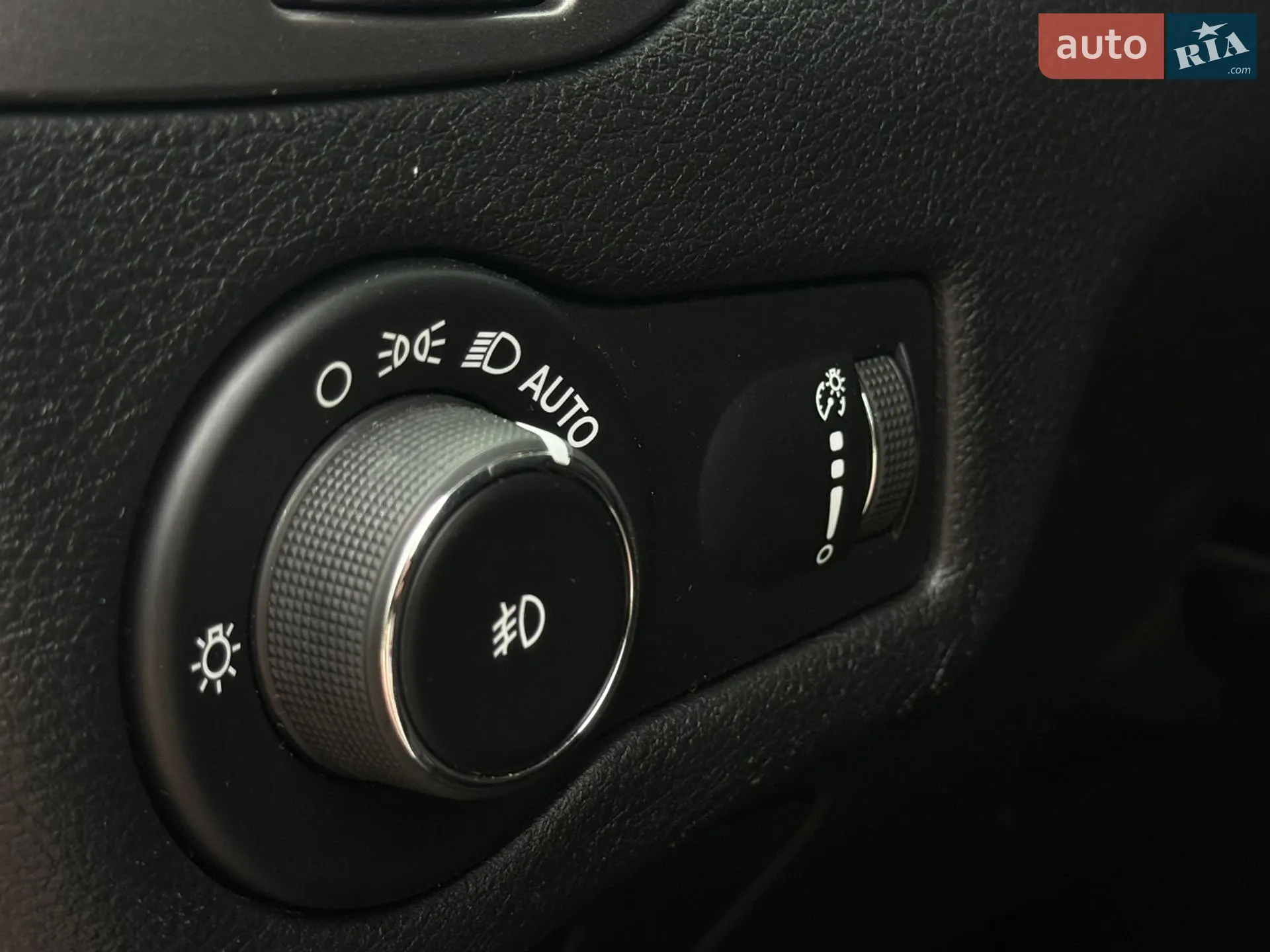 2019 Jeep Cherokee - мініатюра 13