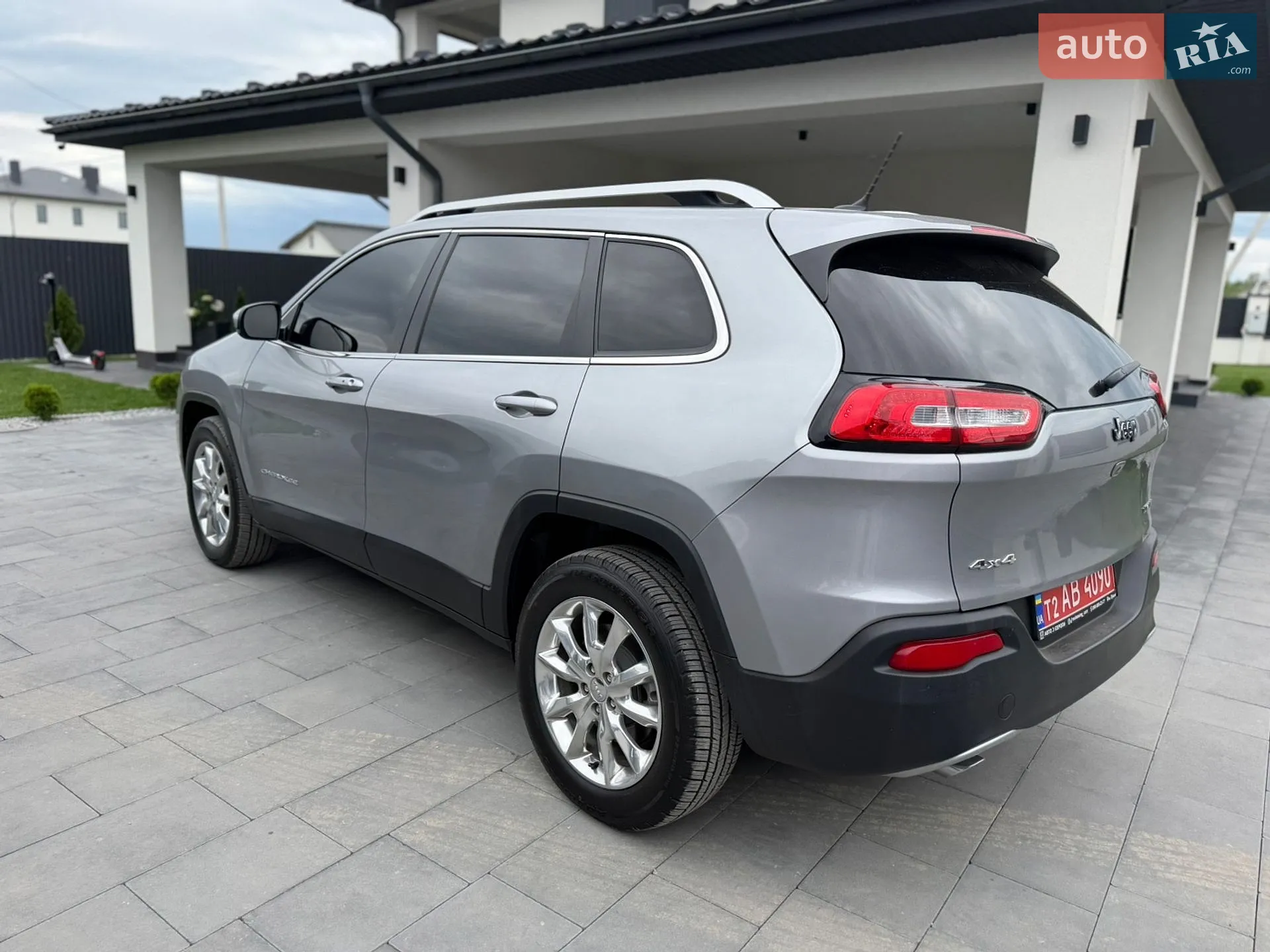 2016 Jeep Cherokee - мініатюра 10
