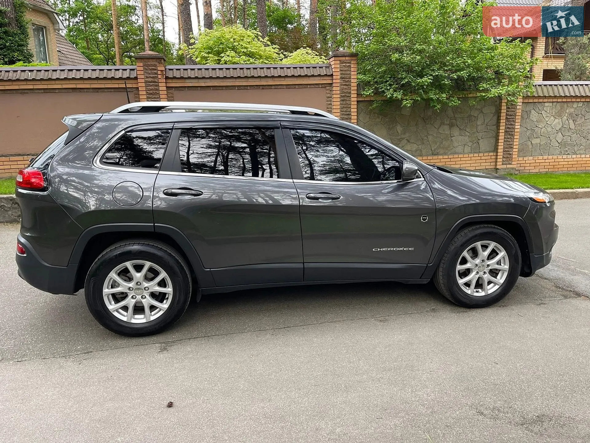 2016 Jeep Cherokee - мініатюра 2