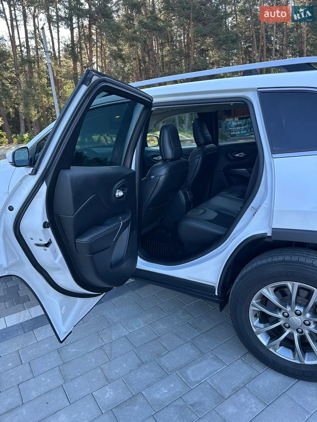 2019 Jeep Cherokee - мініатюра 14
