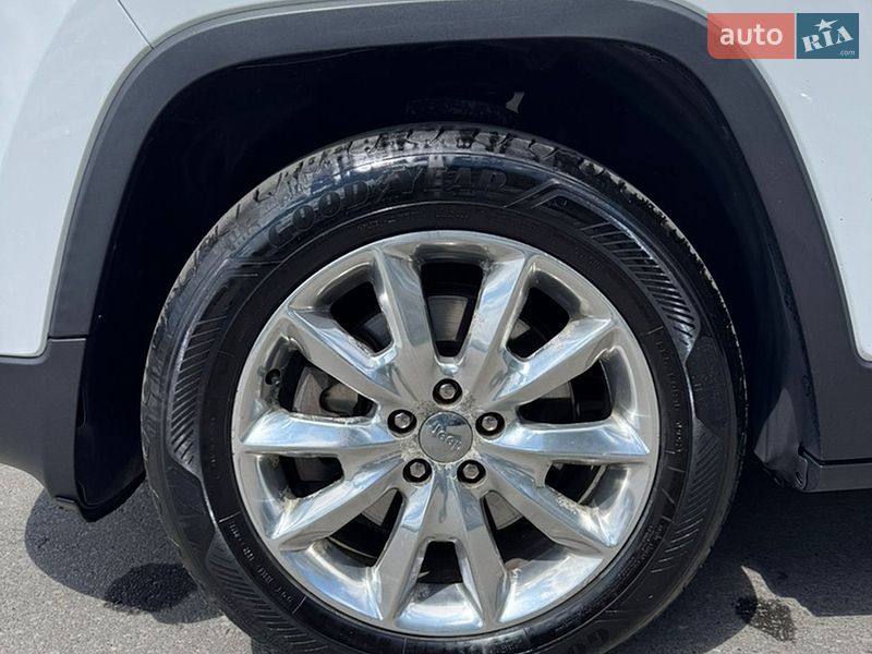 Внедорожник / Кроссовер Jeep Cherokee 2016 в Львове