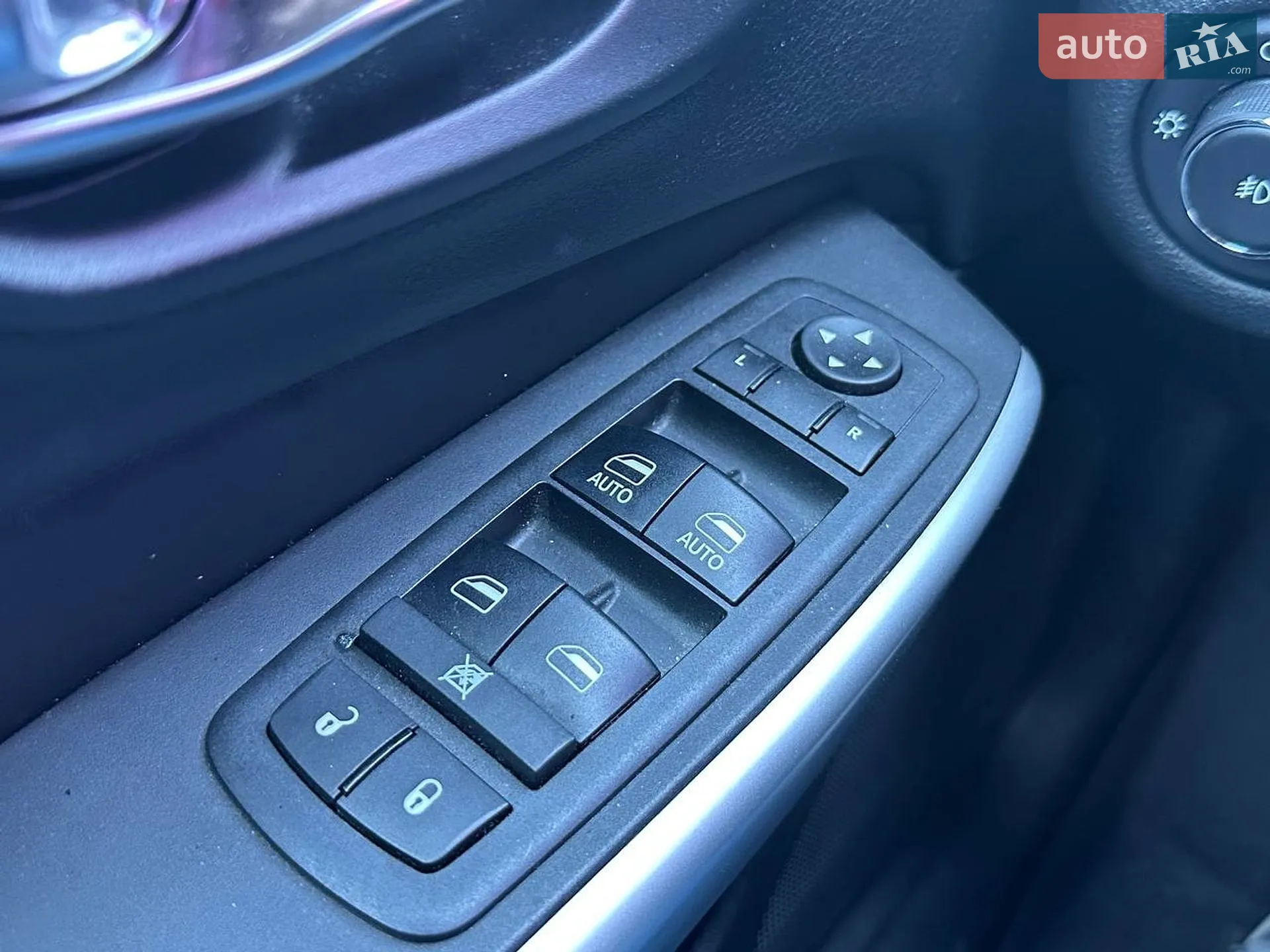 2017 Jeep Cherokee - мініатюра 25