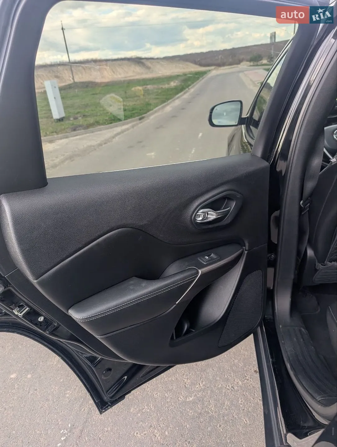2019 Jeep Cherokee - мініатюра 24