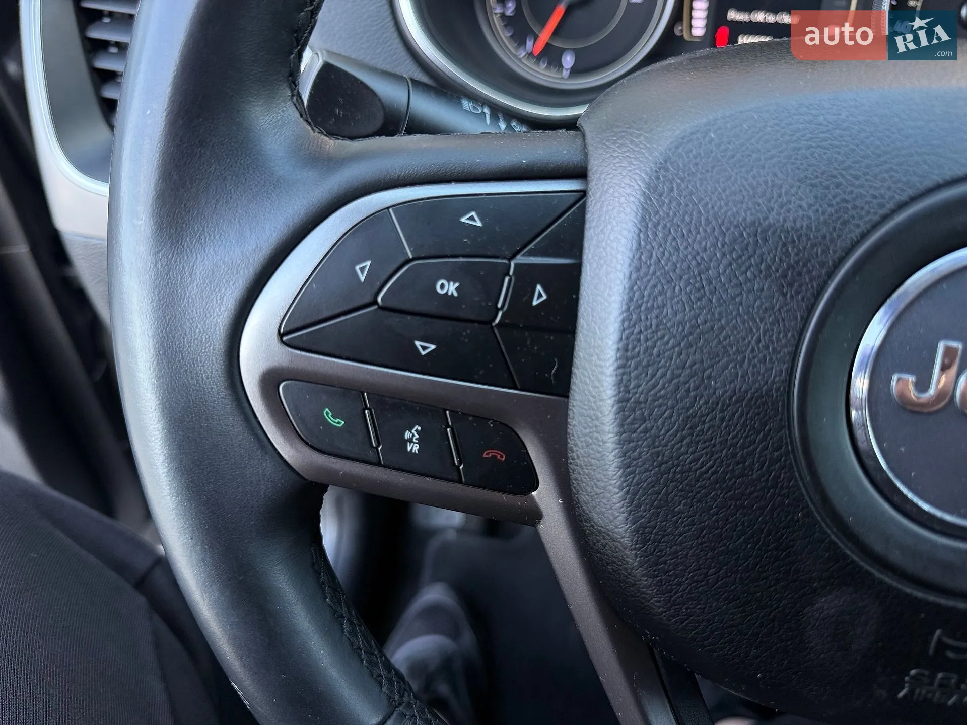 2019 Jeep Cherokee - мініатюра 32
