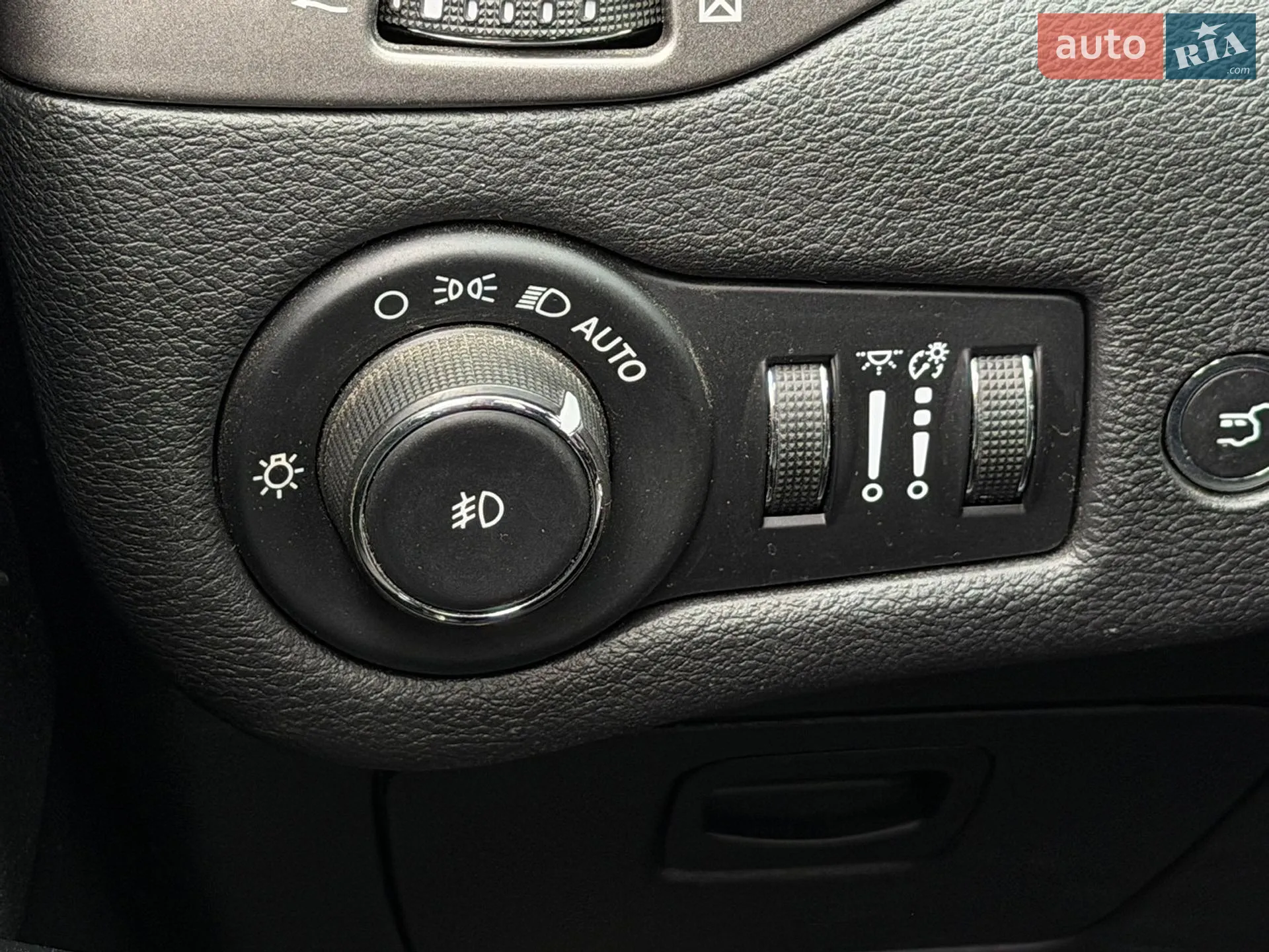 2019 Jeep Cherokee - мініатюра 23