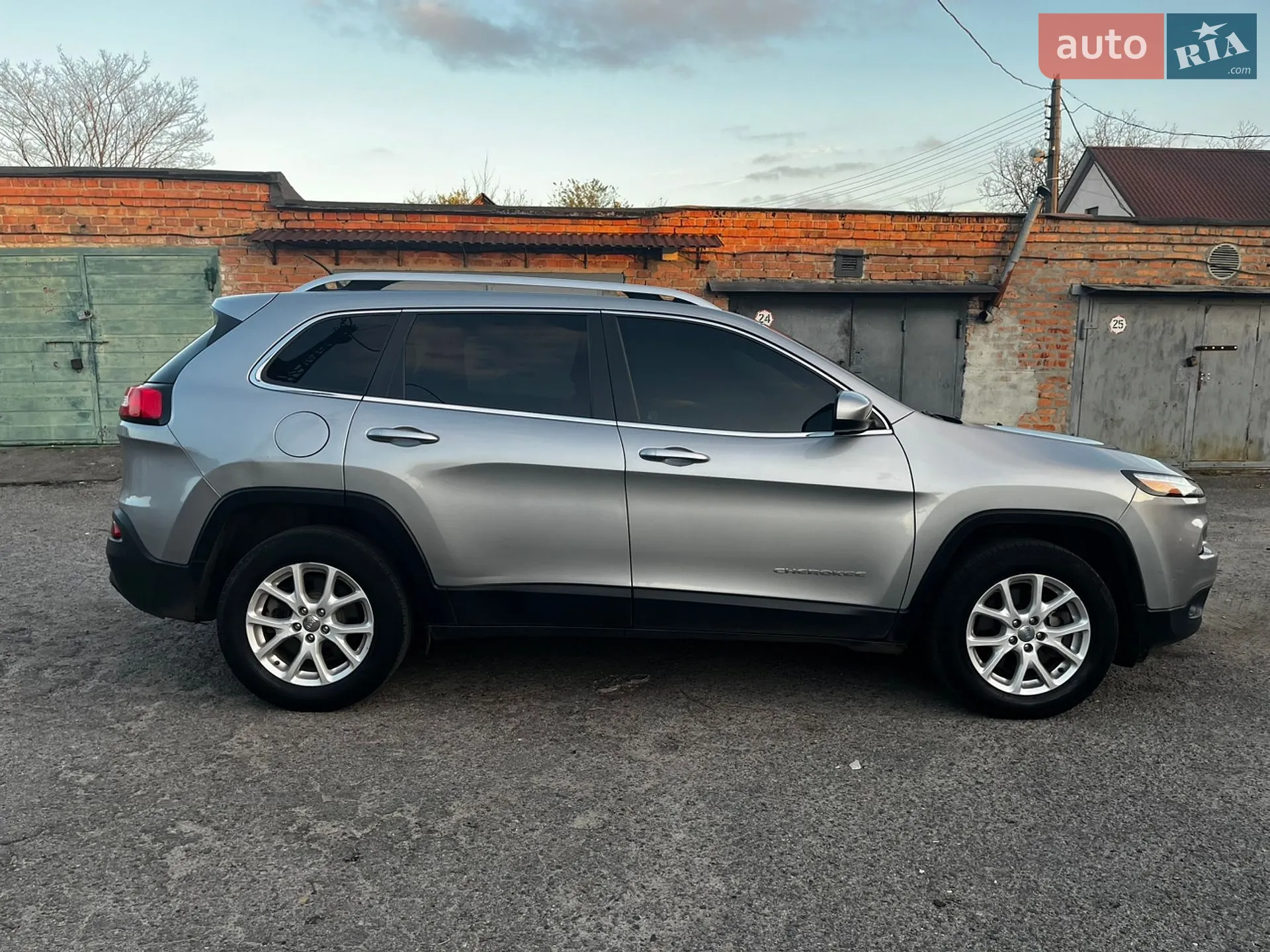 2016 Jeep Cherokee - мініатюра 3