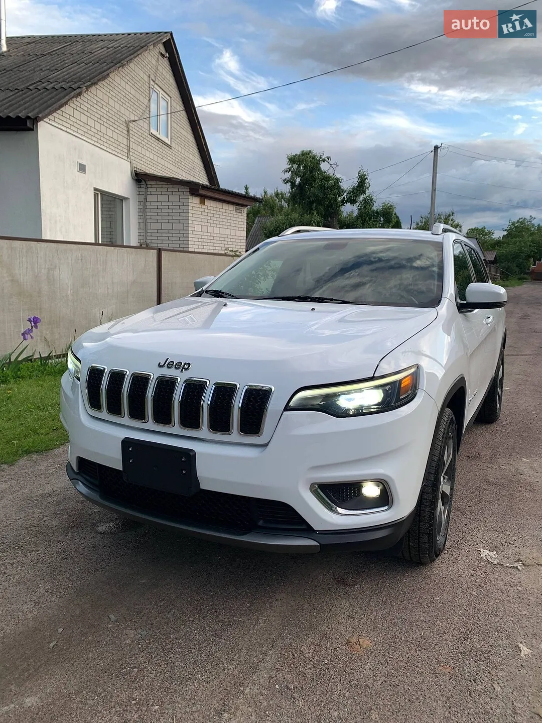 2019 Jeep Cherokee - фото 1