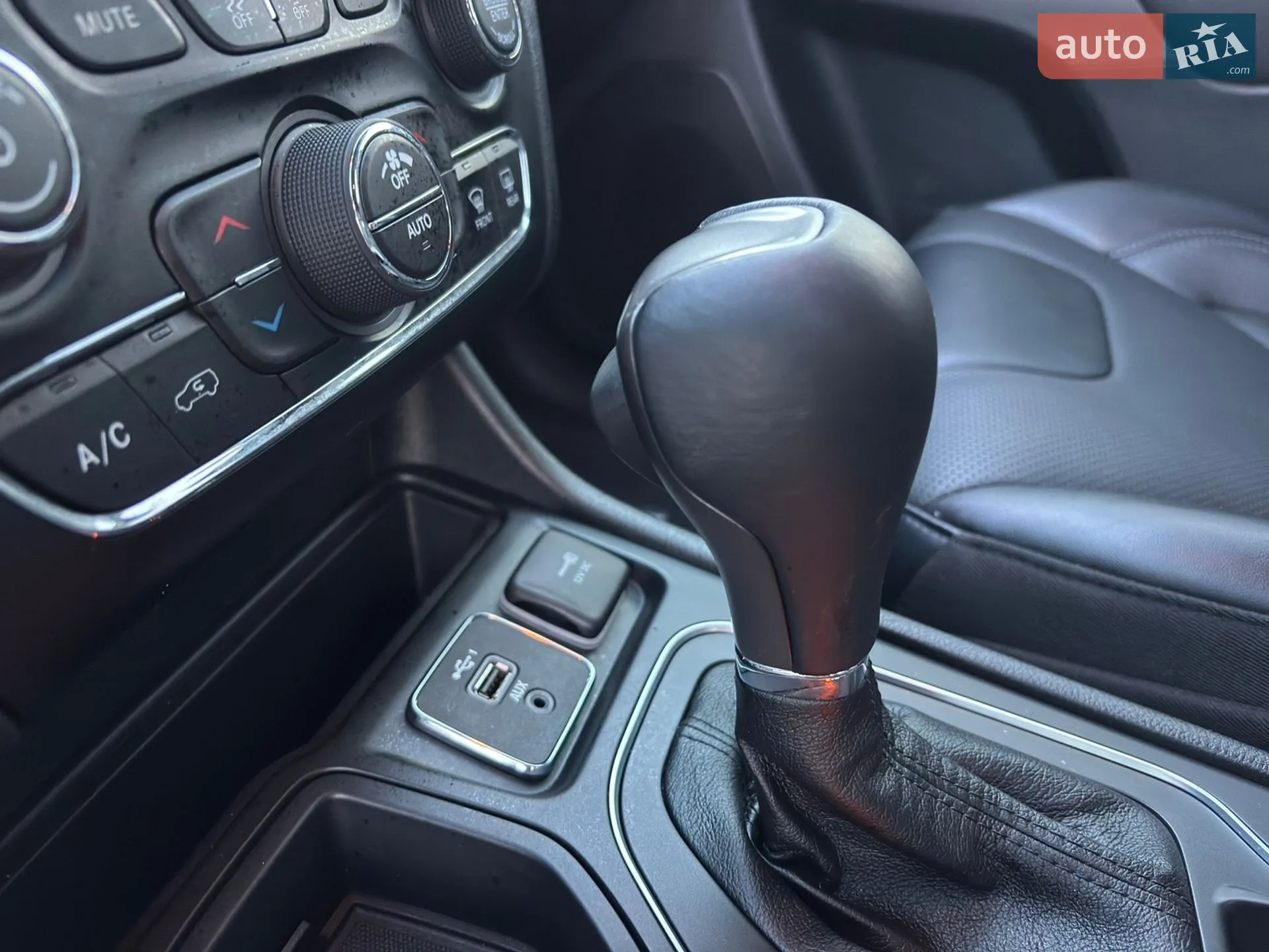 2022 Jeep Cherokee - мініатюра 37