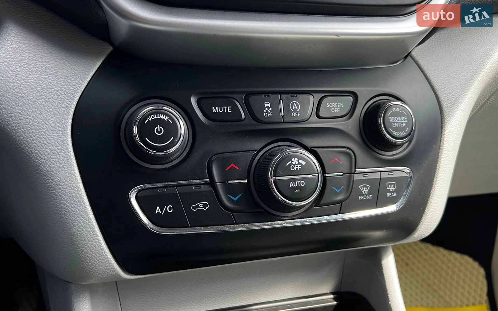 2018 Jeep Cherokee - мініатюра 17