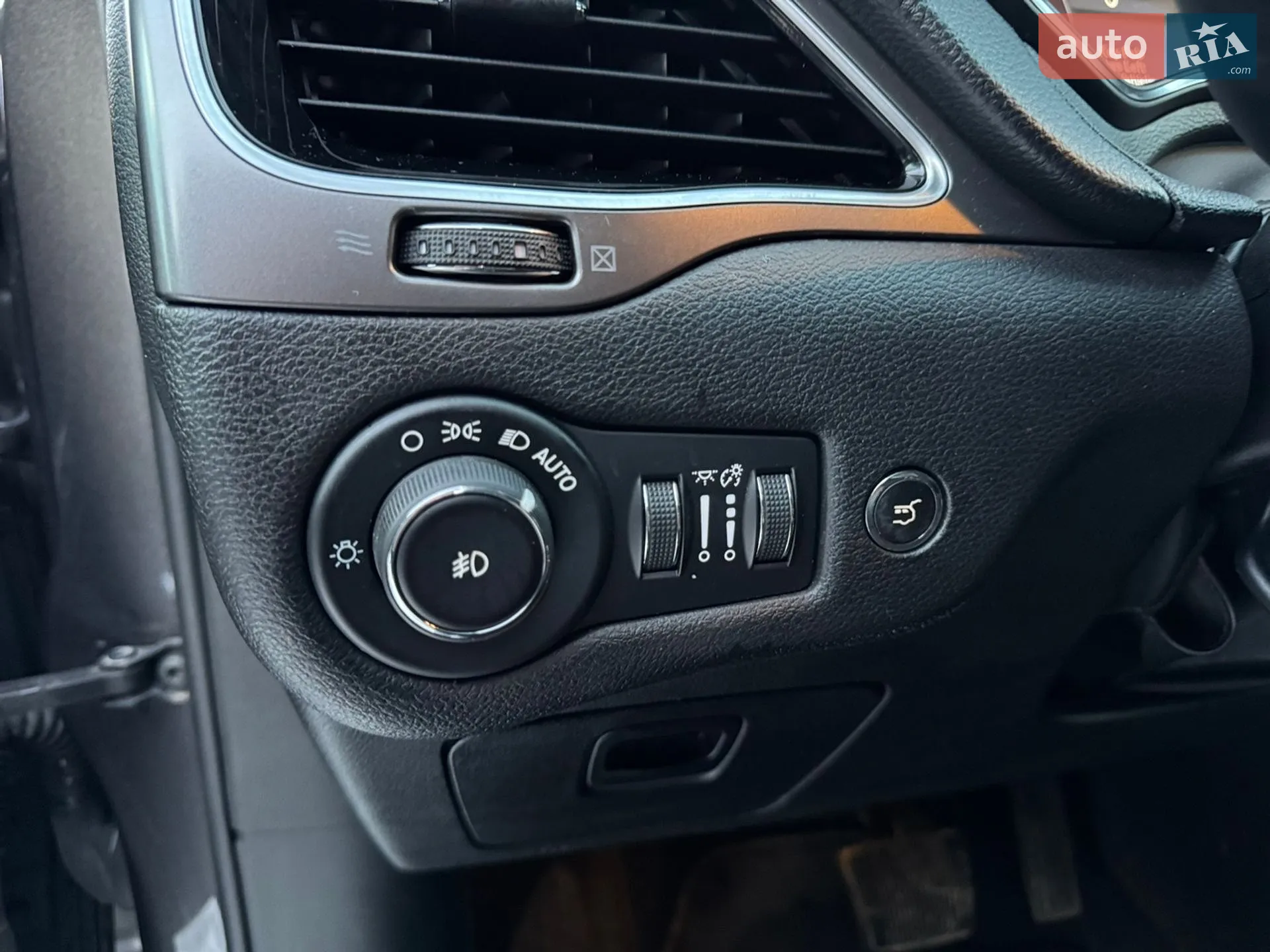 2018 Jeep Cherokee - мініатюра 36