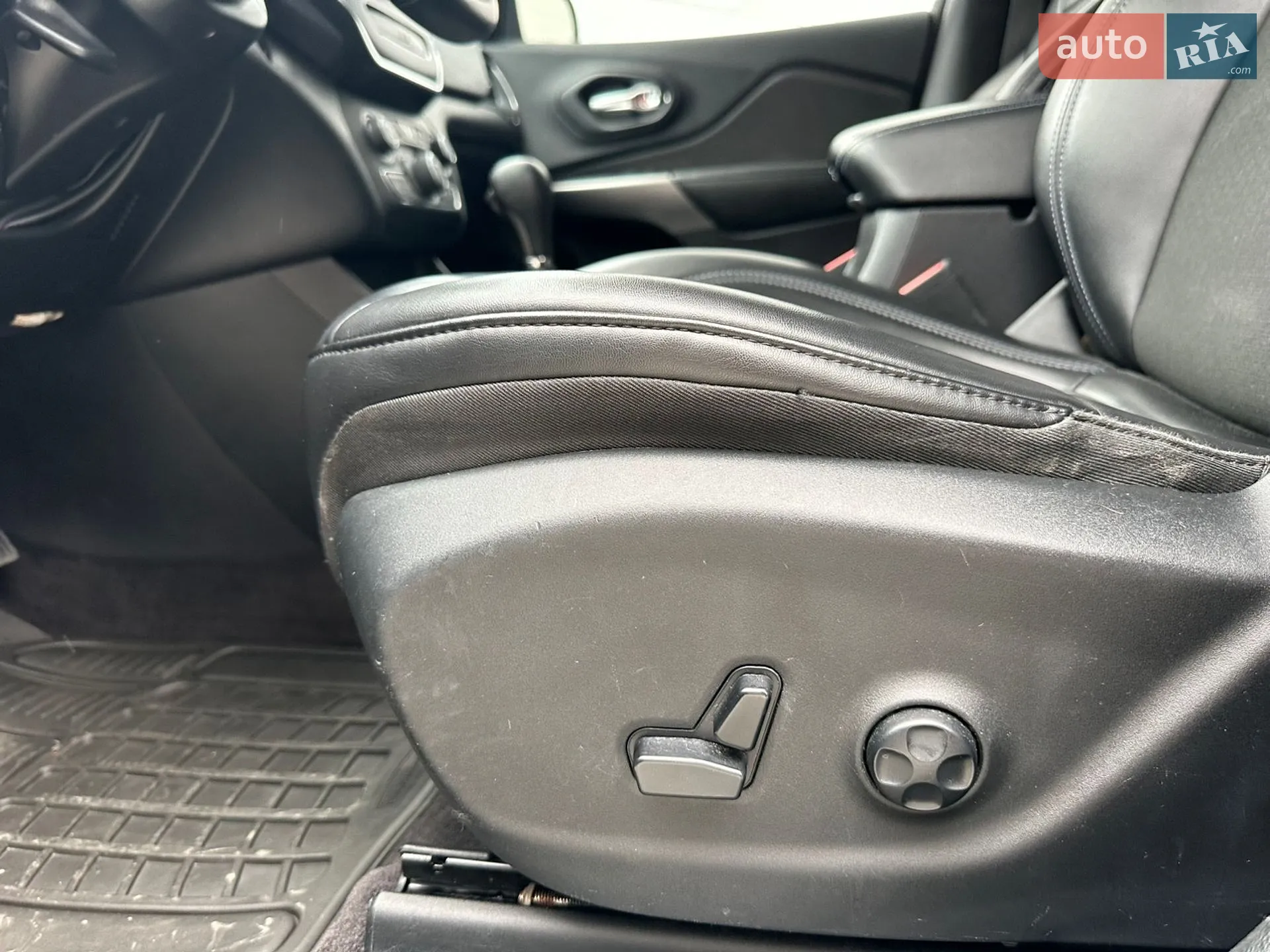 2019 Jeep Cherokee - мініатюра 56
