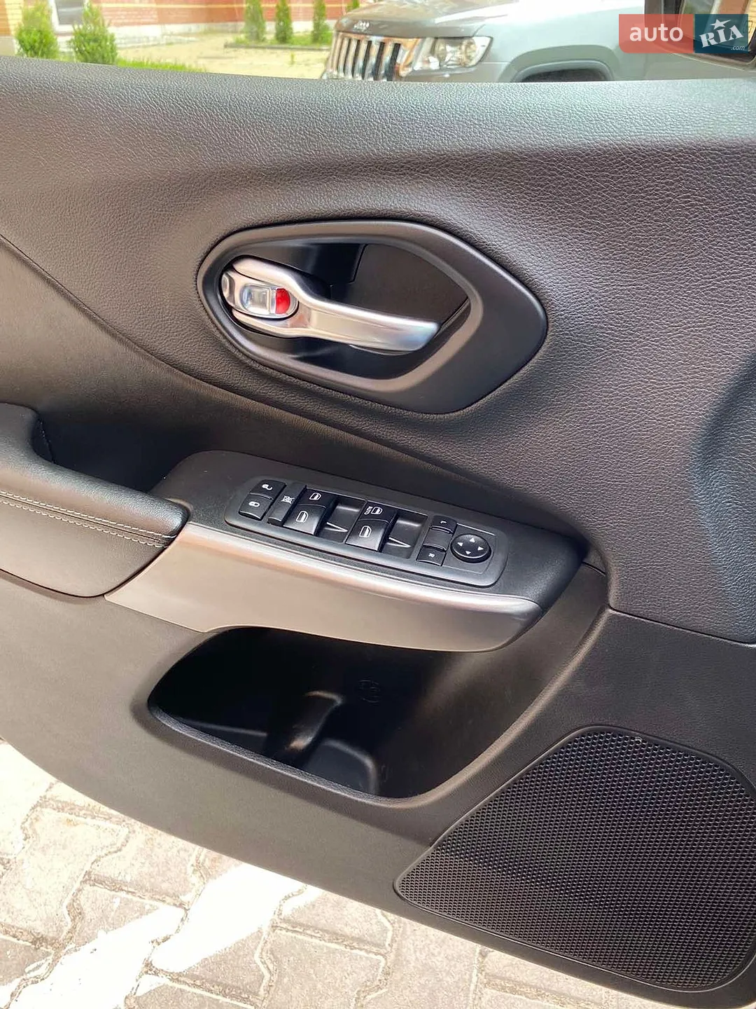2019 Jeep Cherokee - мініатюра 17