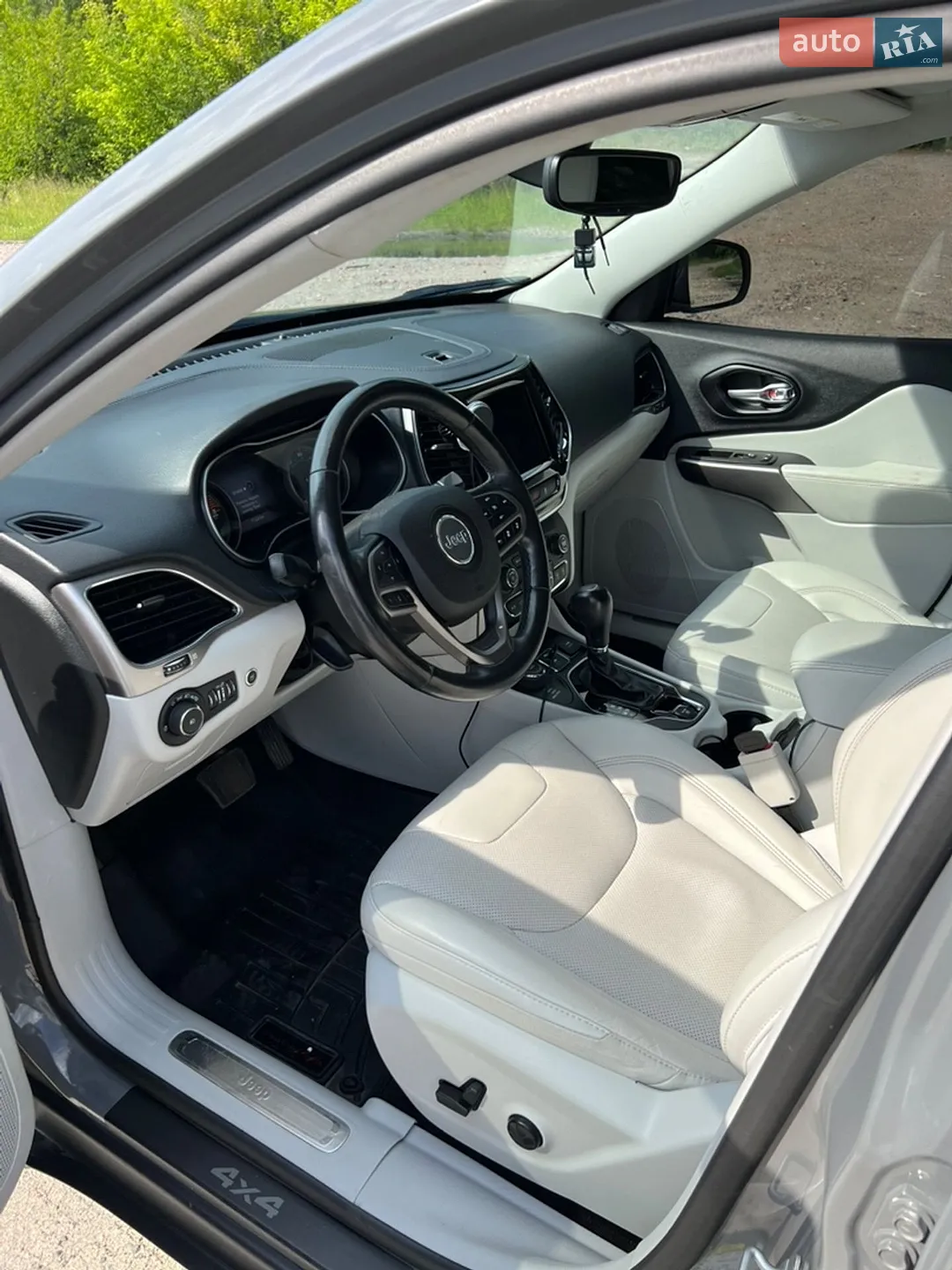 2021 Jeep Cherokee - мініатюра 28
