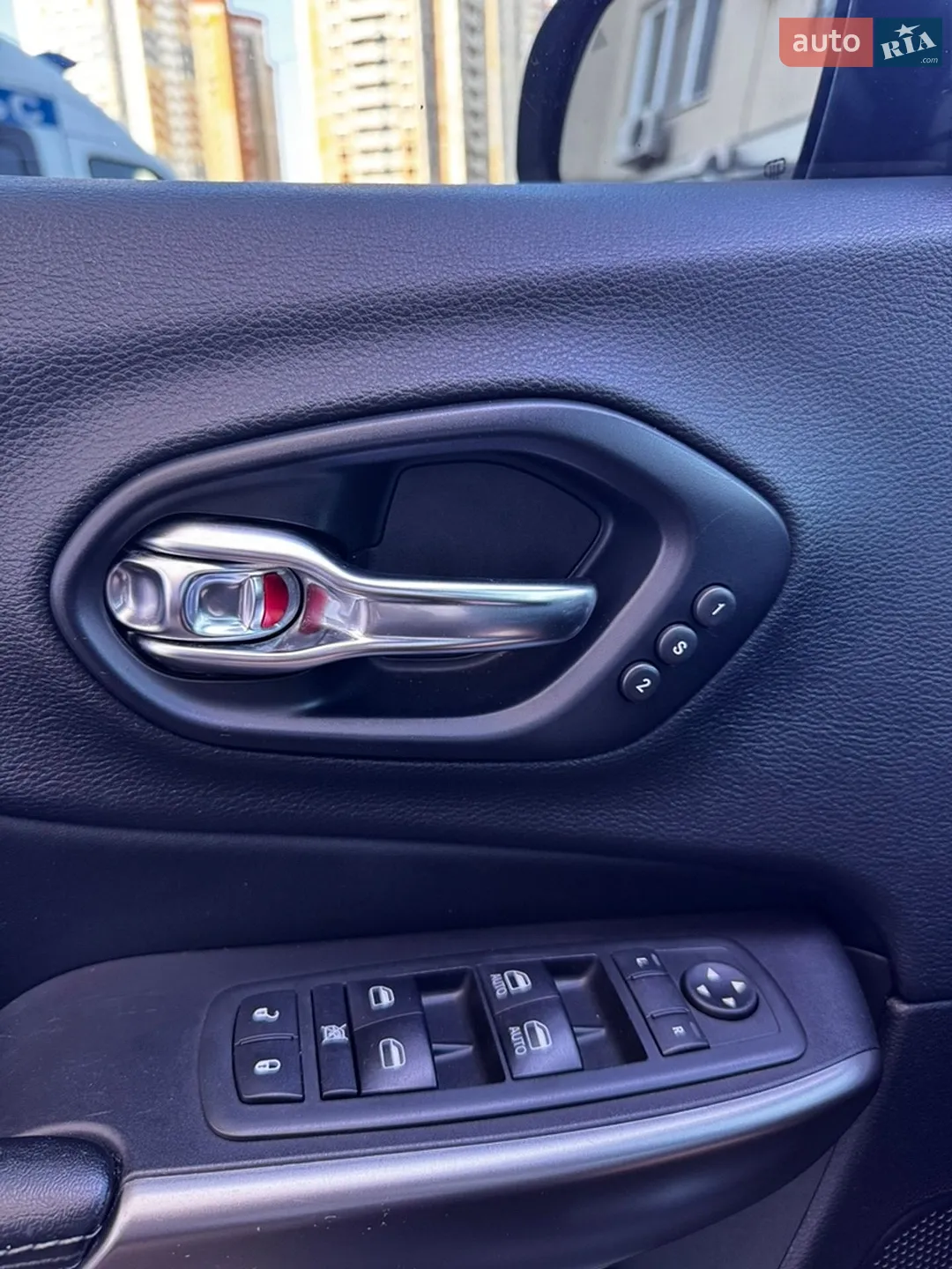 2020 Jeep Cherokee - мініатюра 25