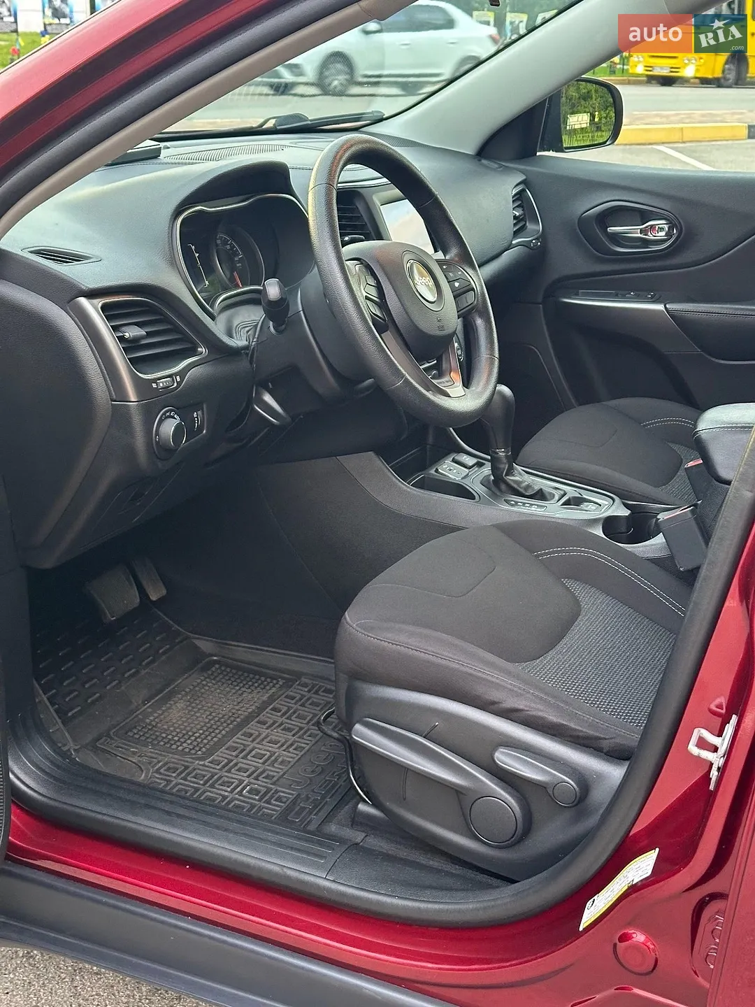2020 Jeep Cherokee - мініатюра 14