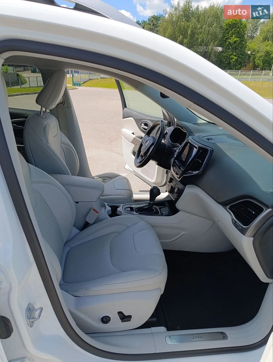 2019 Jeep Cherokee - мініатюра 14