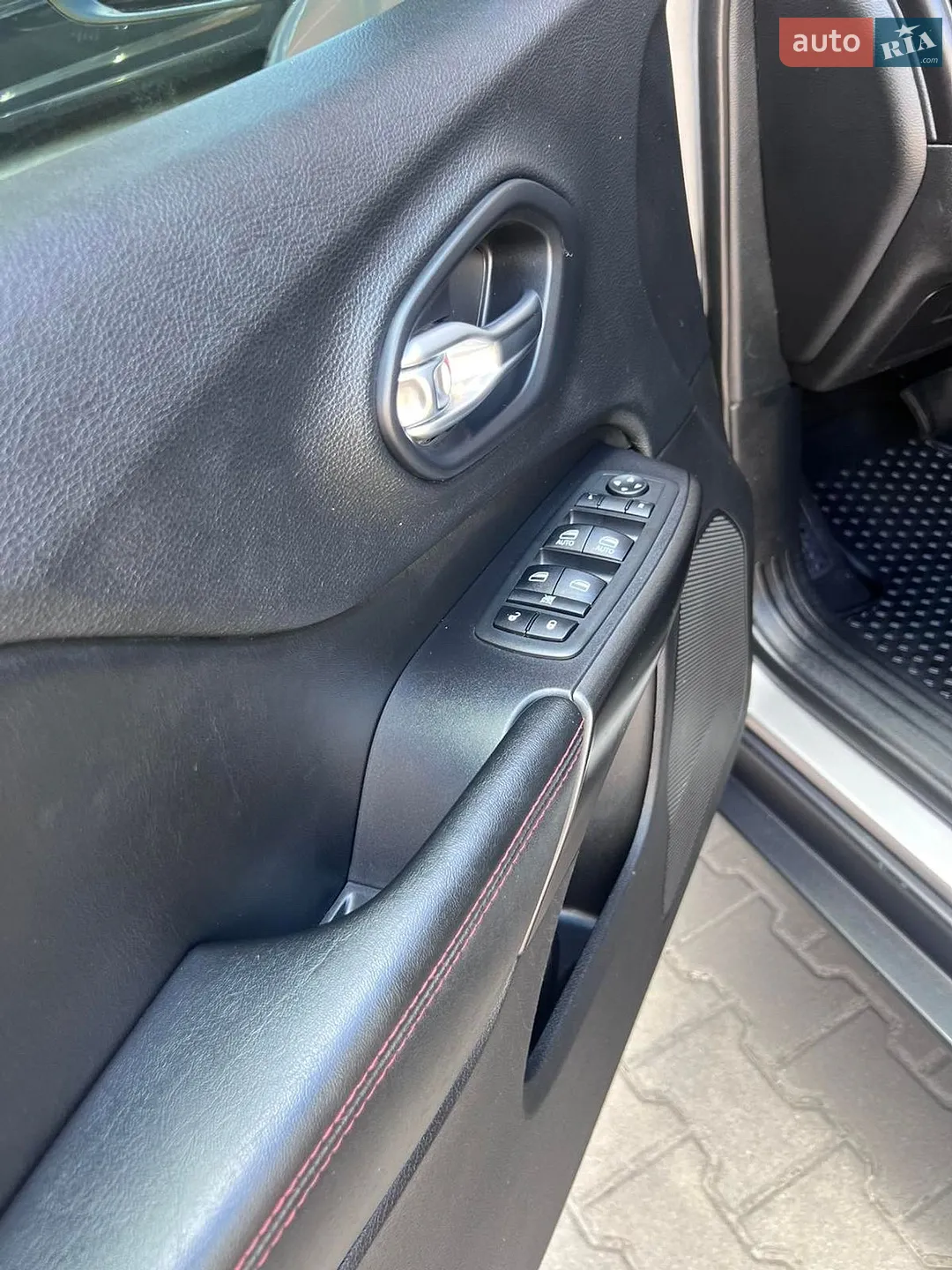 2019 Jeep Cherokee - мініатюра 25