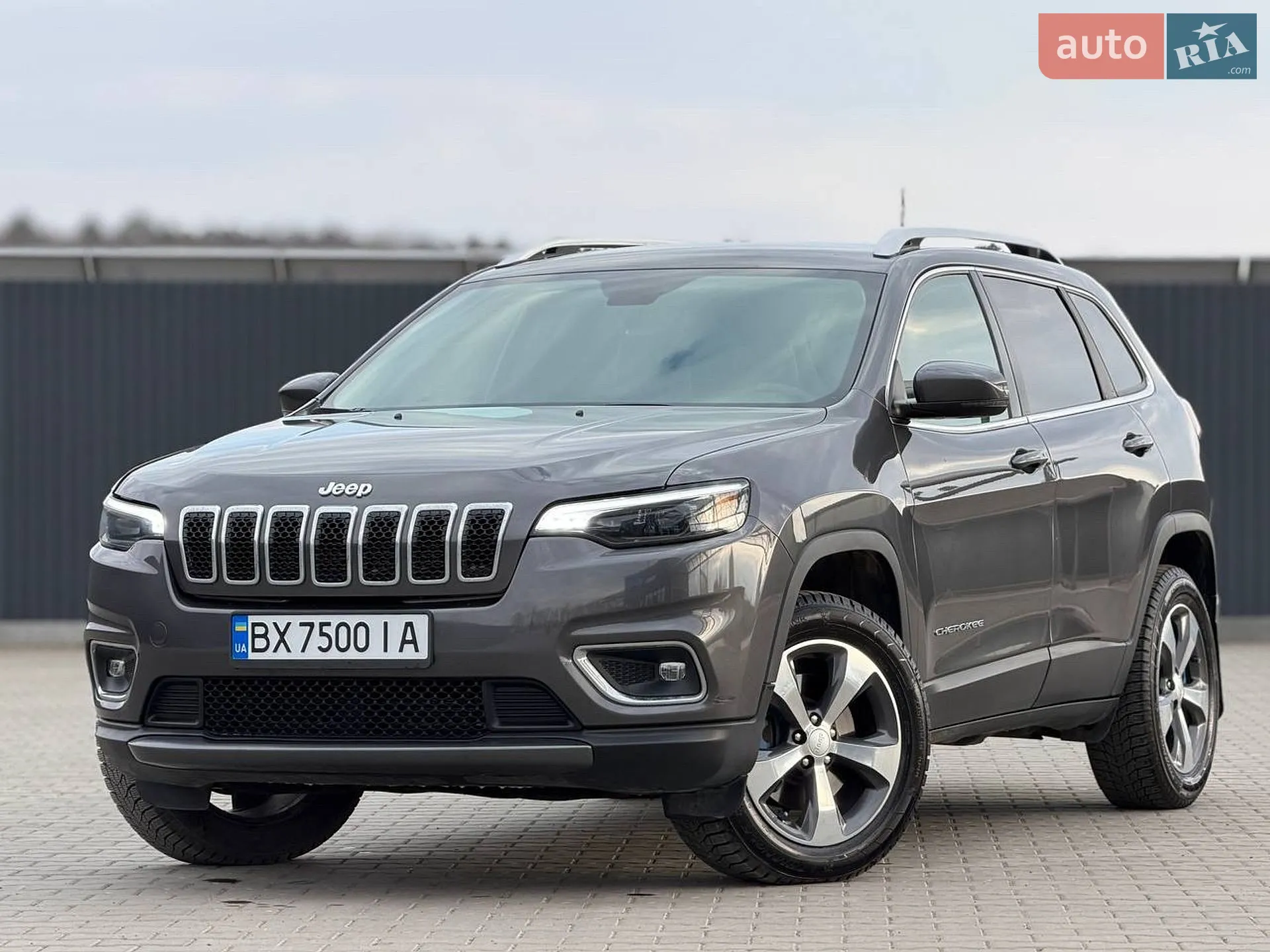 2019 Jeep Cherokee - фото 1
