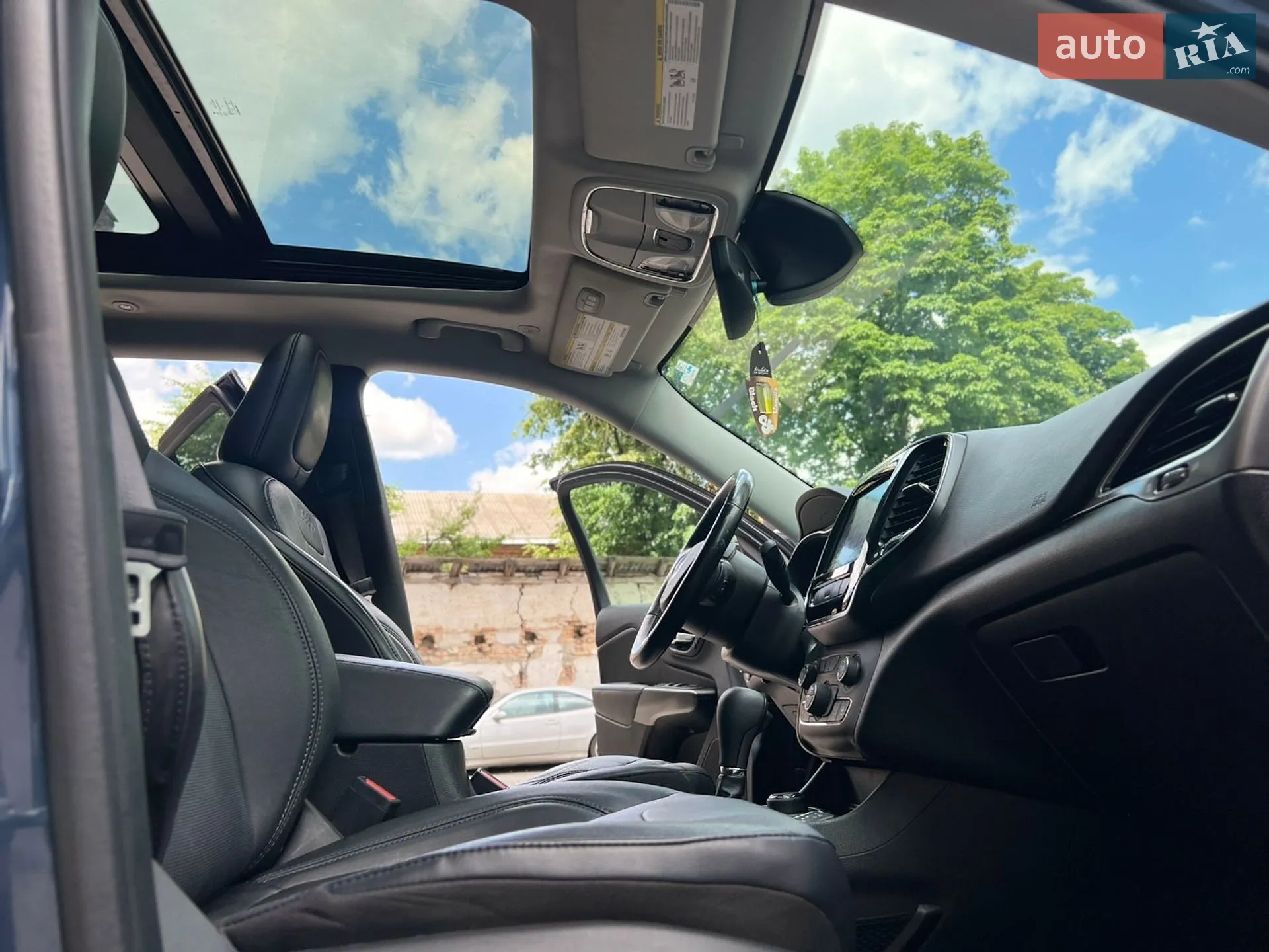 2020 Jeep Cherokee - мініатюра 26