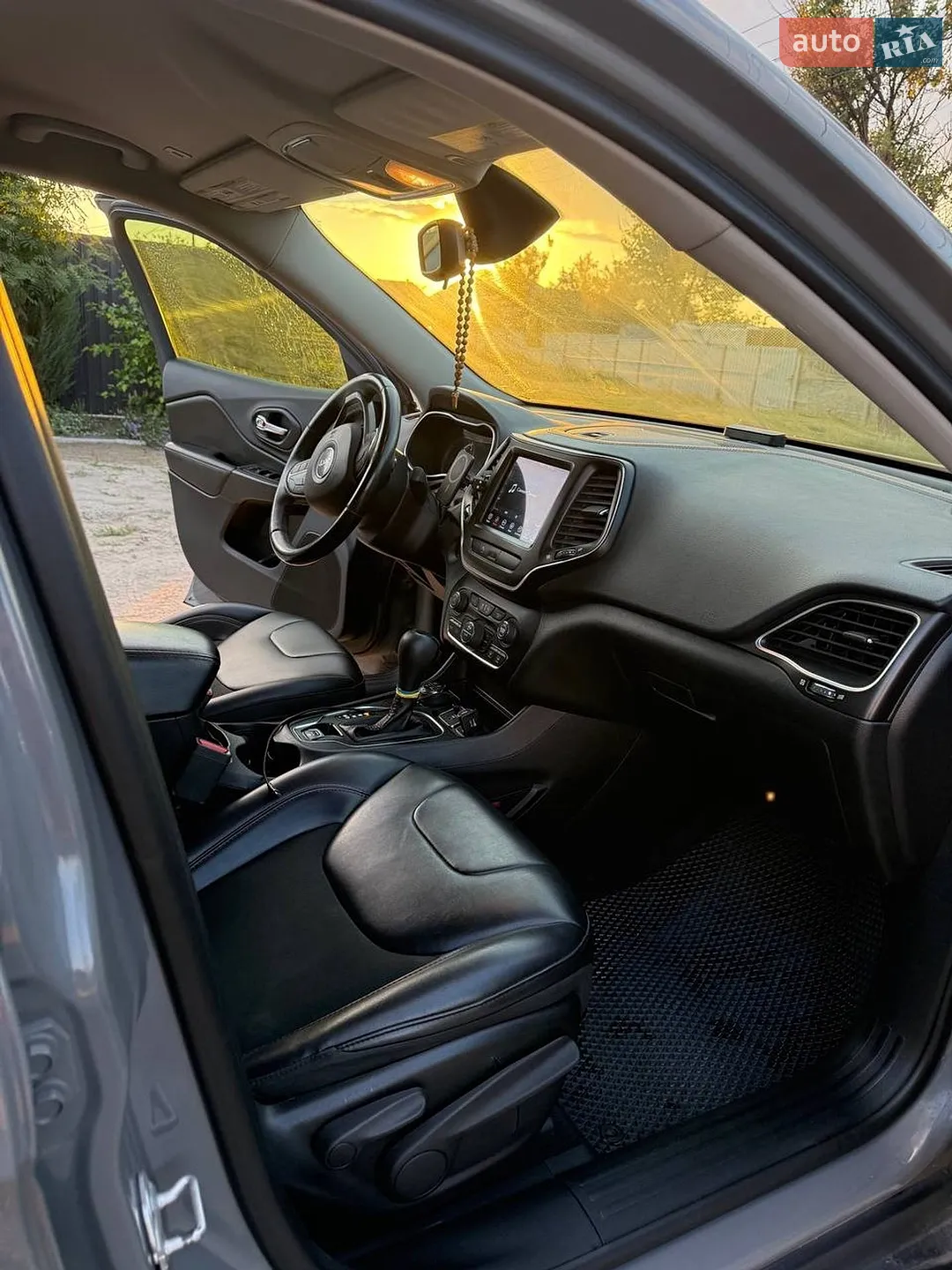2019 Jeep Cherokee - мініатюра 2