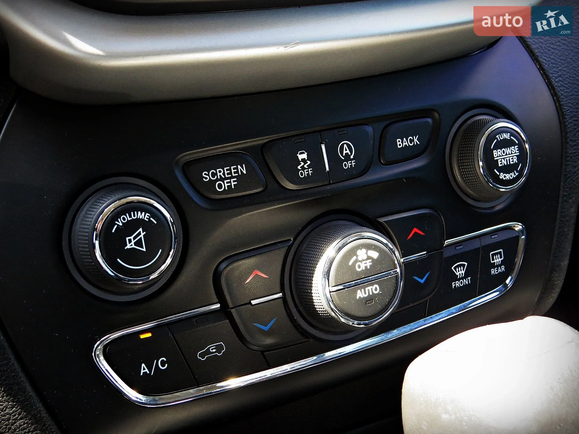 2016 Jeep Cherokee - мініатюра 16