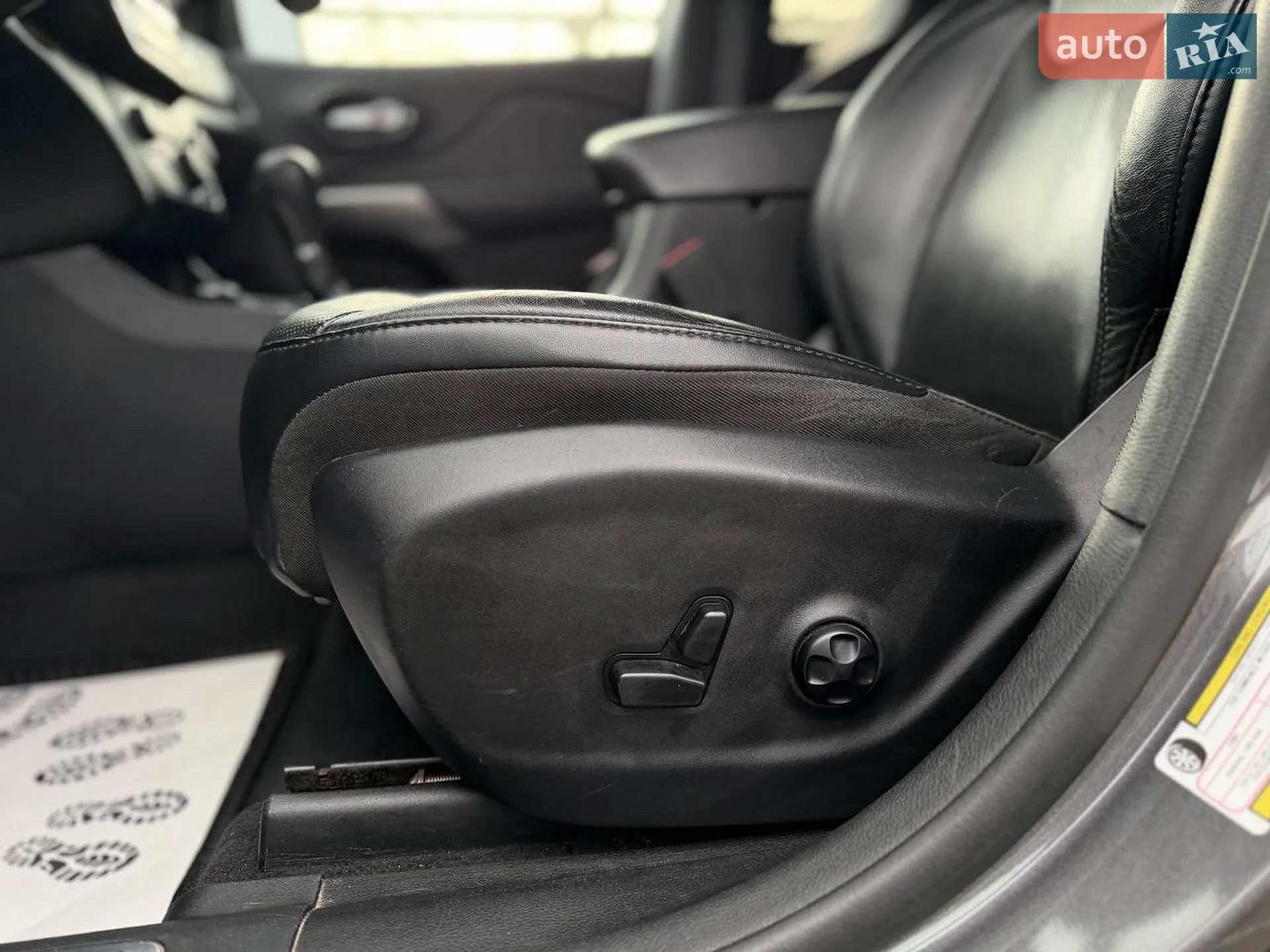 2019 Jeep Cherokee - мініатюра 23