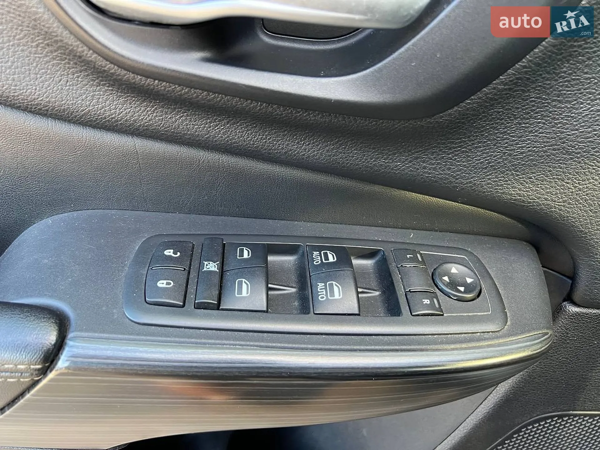 2016 Jeep Cherokee - мініатюра 12
