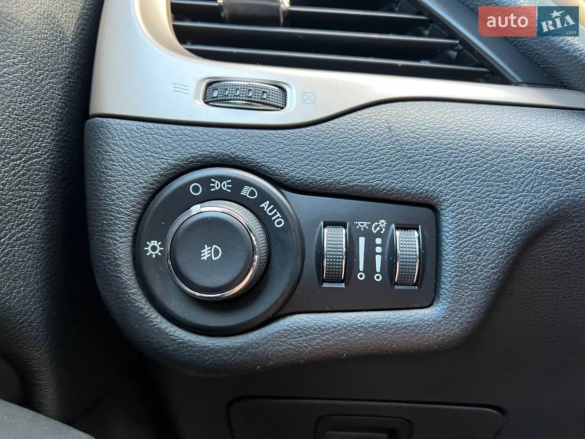 2016 Jeep Cherokee - мініатюра 16