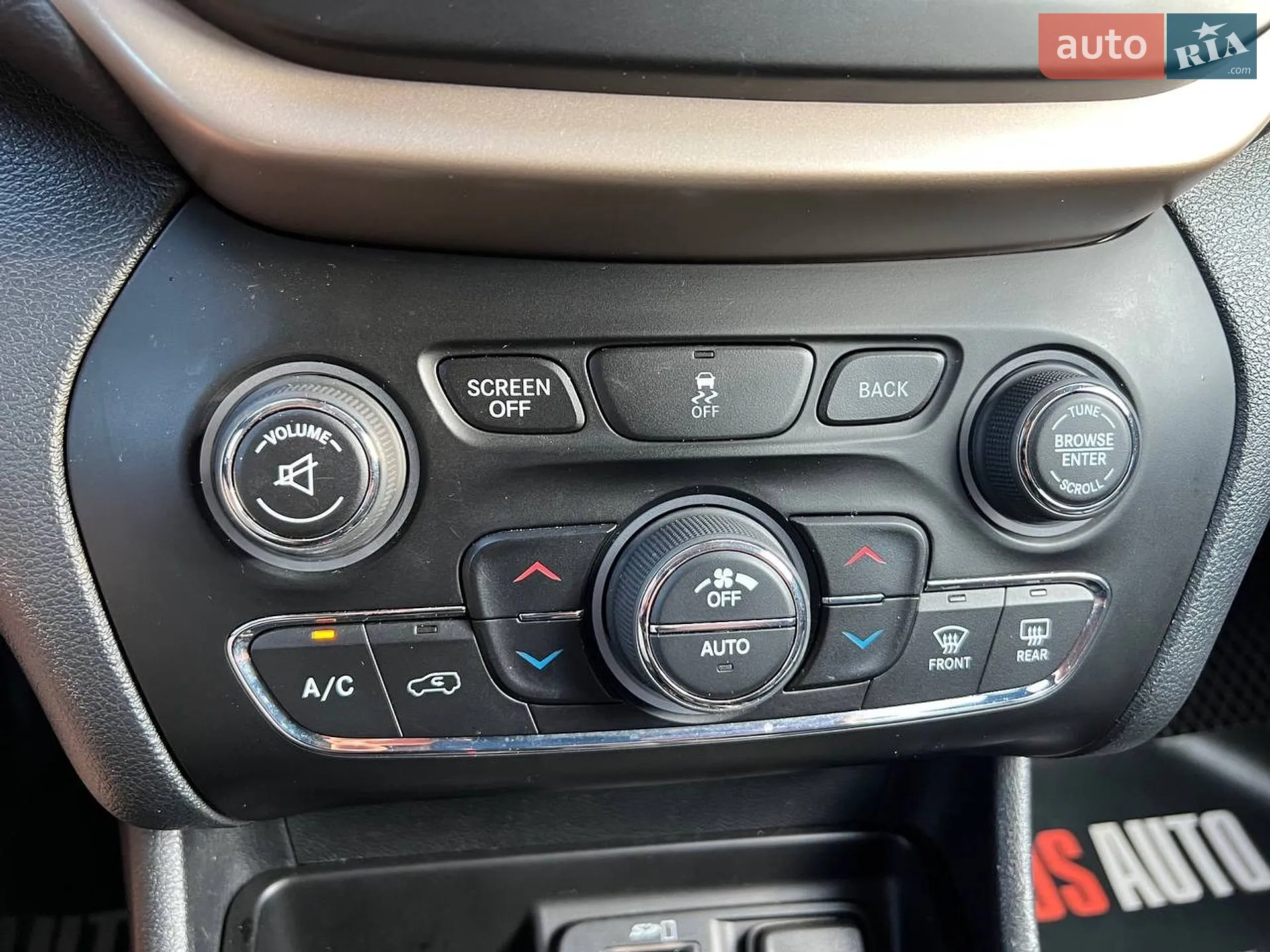 2016 Jeep Cherokee - мініатюра 24