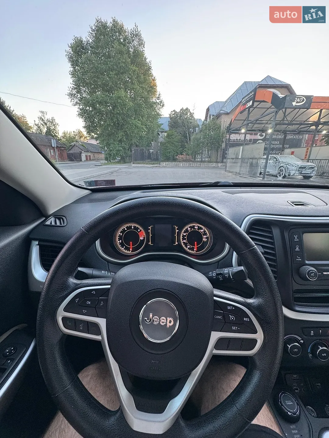 Jeep Cherokee 2017 VIN 1C4PJMAB7HW631579 фото оголошення 2 з 21