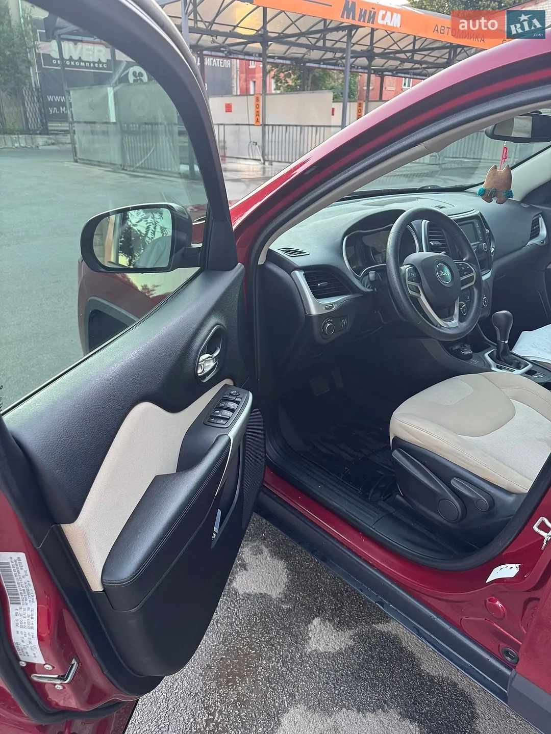 Jeep Cherokee 2017 VIN 1C4PJMAB7HW631579 фото оголошення 6 з 21