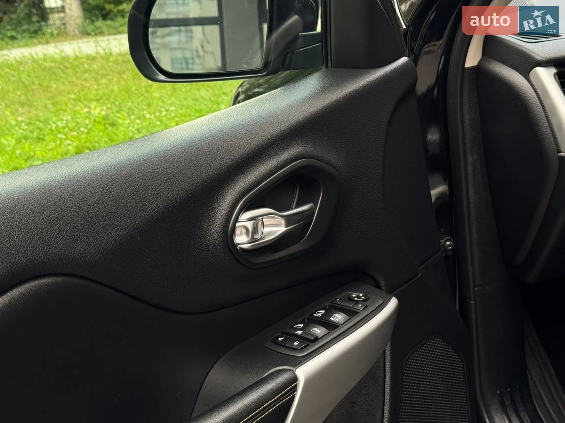 2017 Jeep Cherokee - мініатюра 32