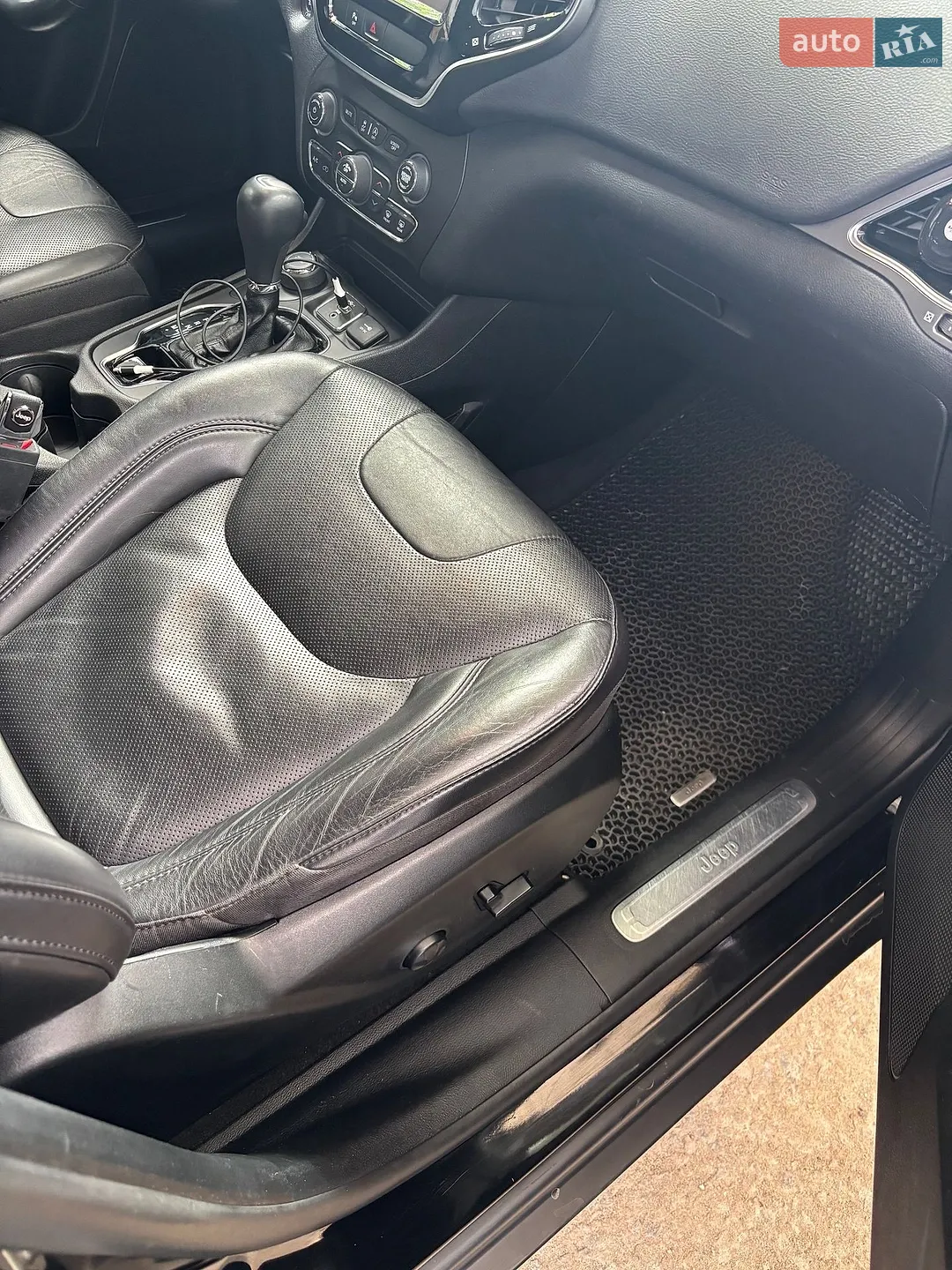 Jeep Cherokee 2019 VIN 1C4PJMDX1LD582536 фото оголошення 16 з 26