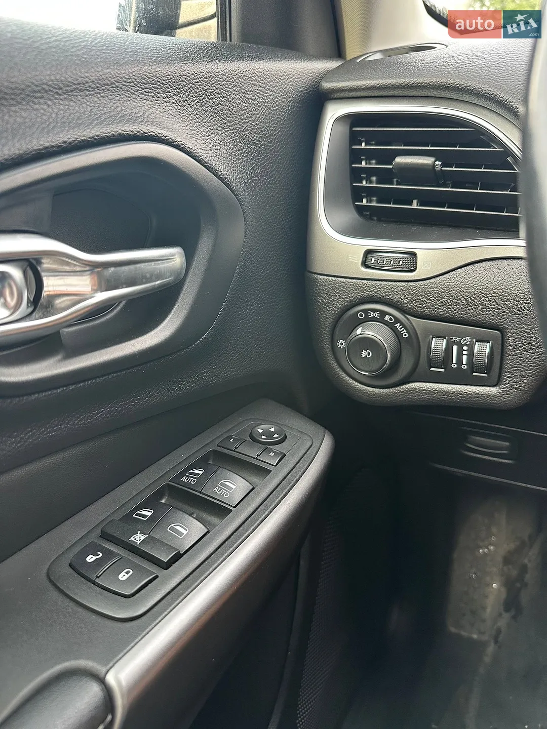 2018 Jeep Cherokee - мініатюра 16