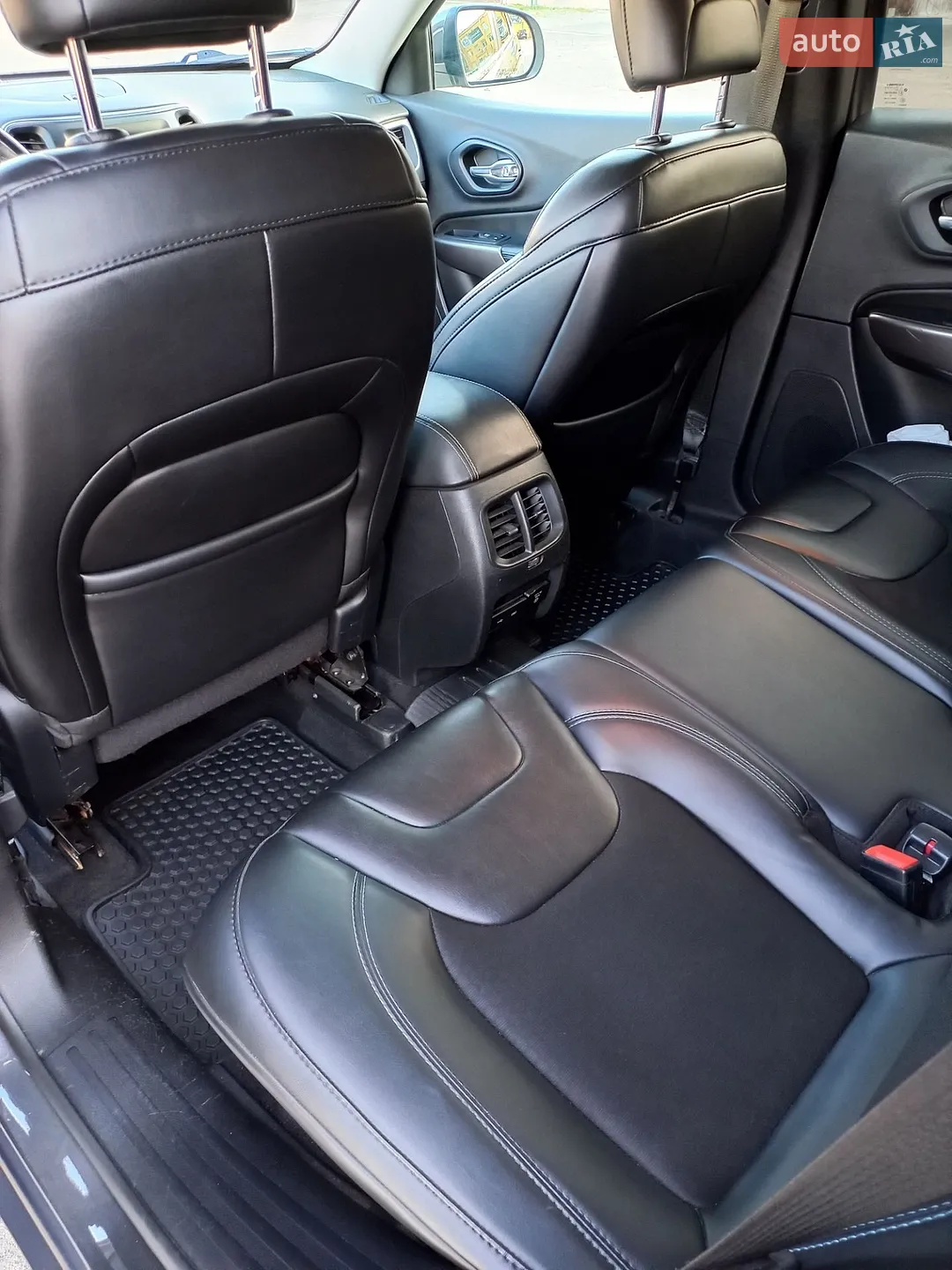 2019 Jeep Cherokee - мініатюра 14