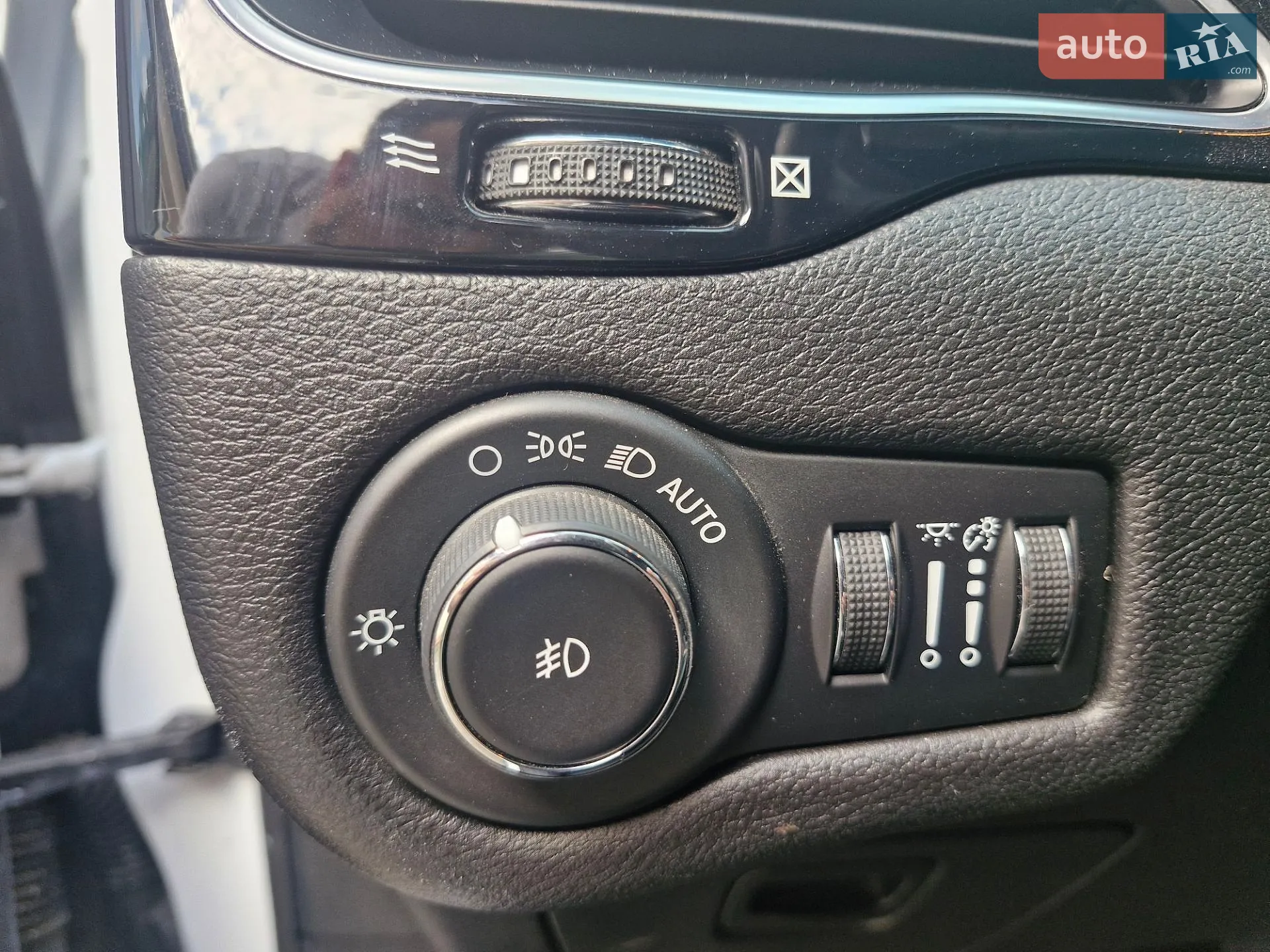 2019 Jeep Cherokee - мініатюра 11