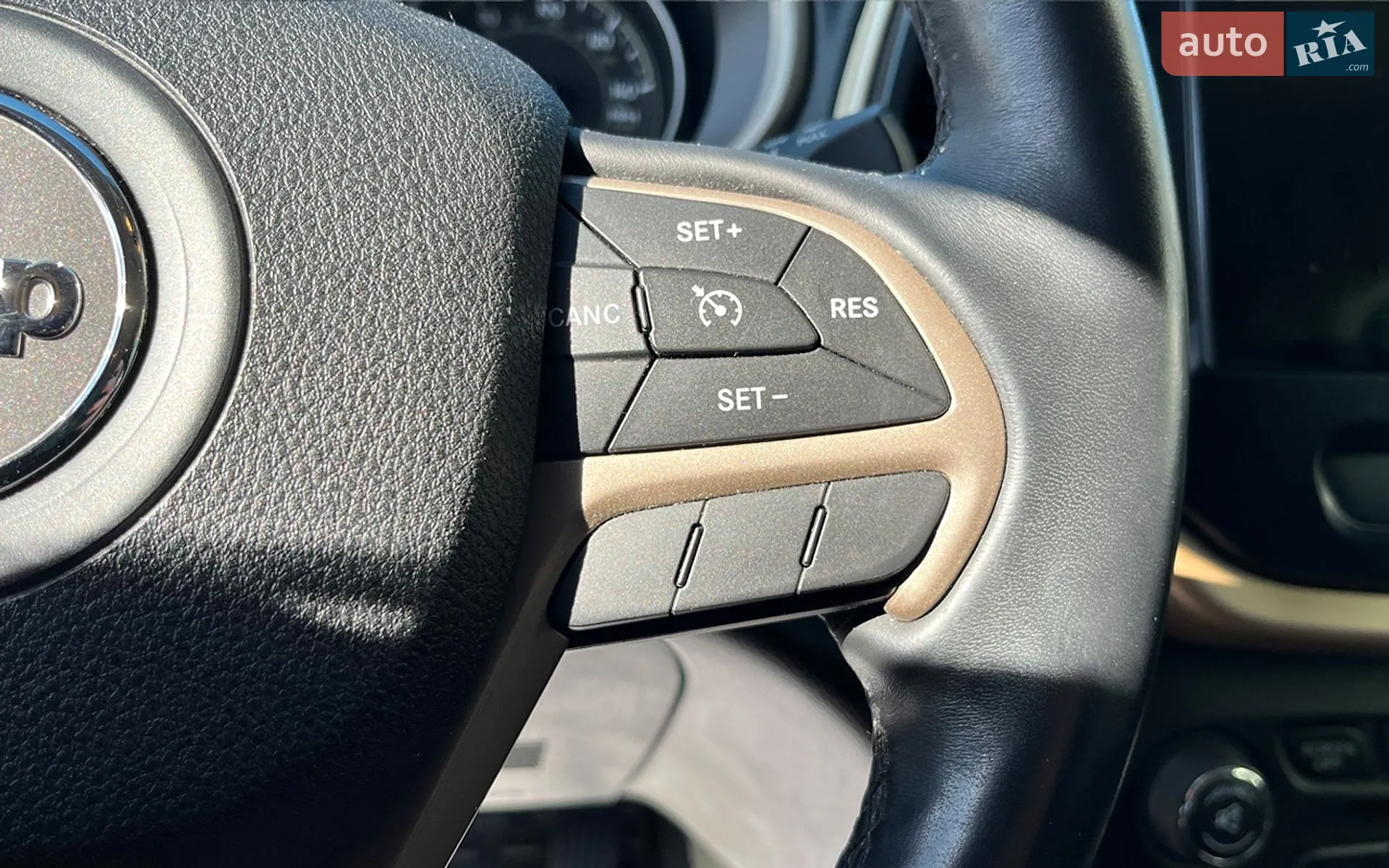 2016 Jeep Cherokee - мініатюра 17