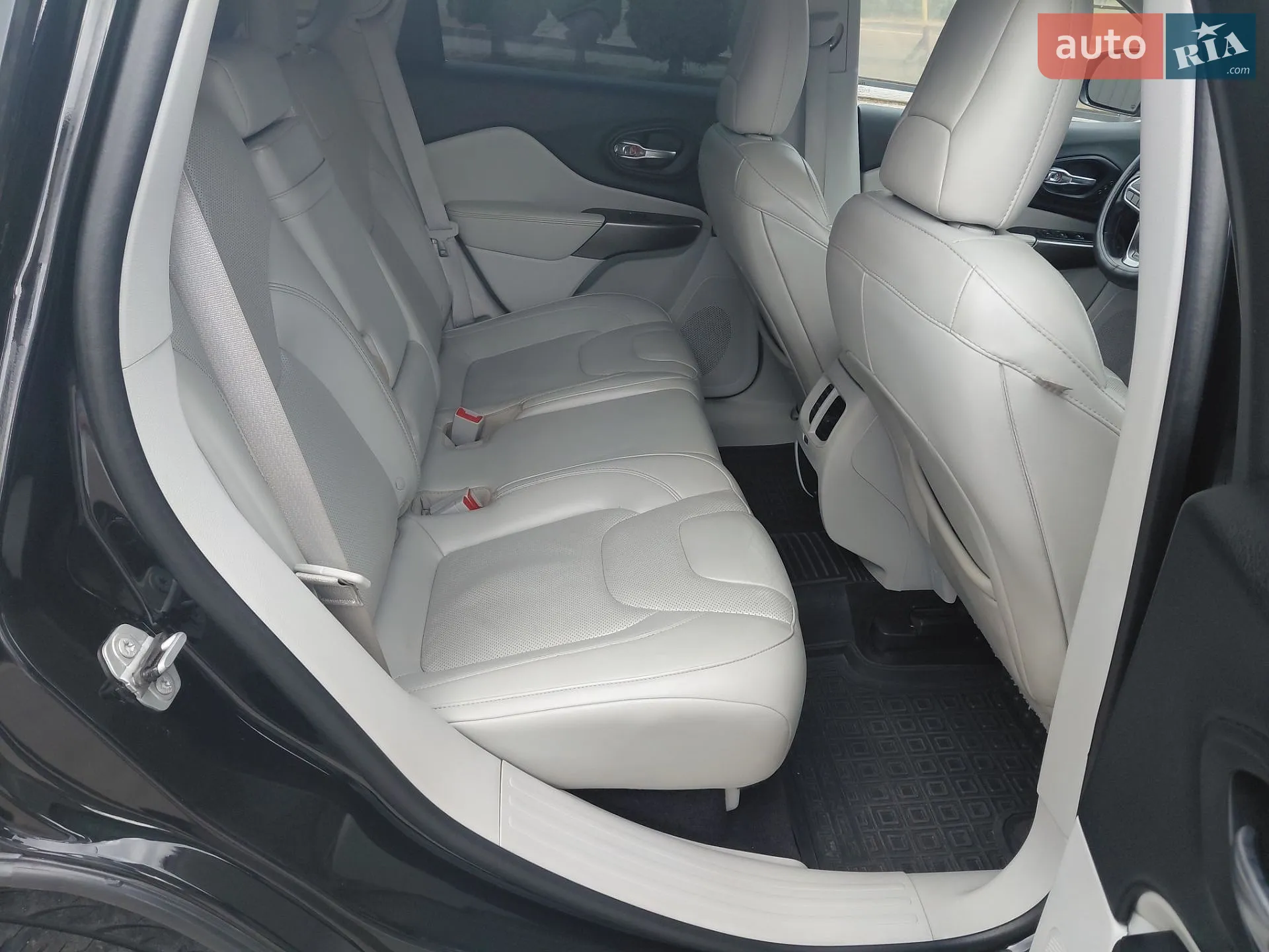 2018 Jeep Cherokee - мініатюра 8